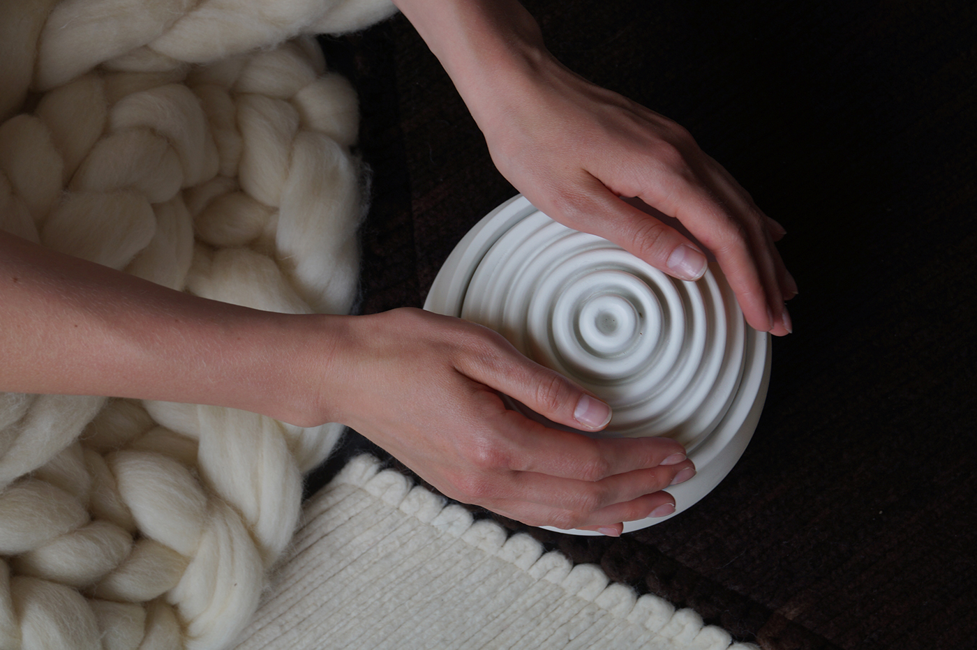 Warm hands，white，simple and easy，candle，warm，