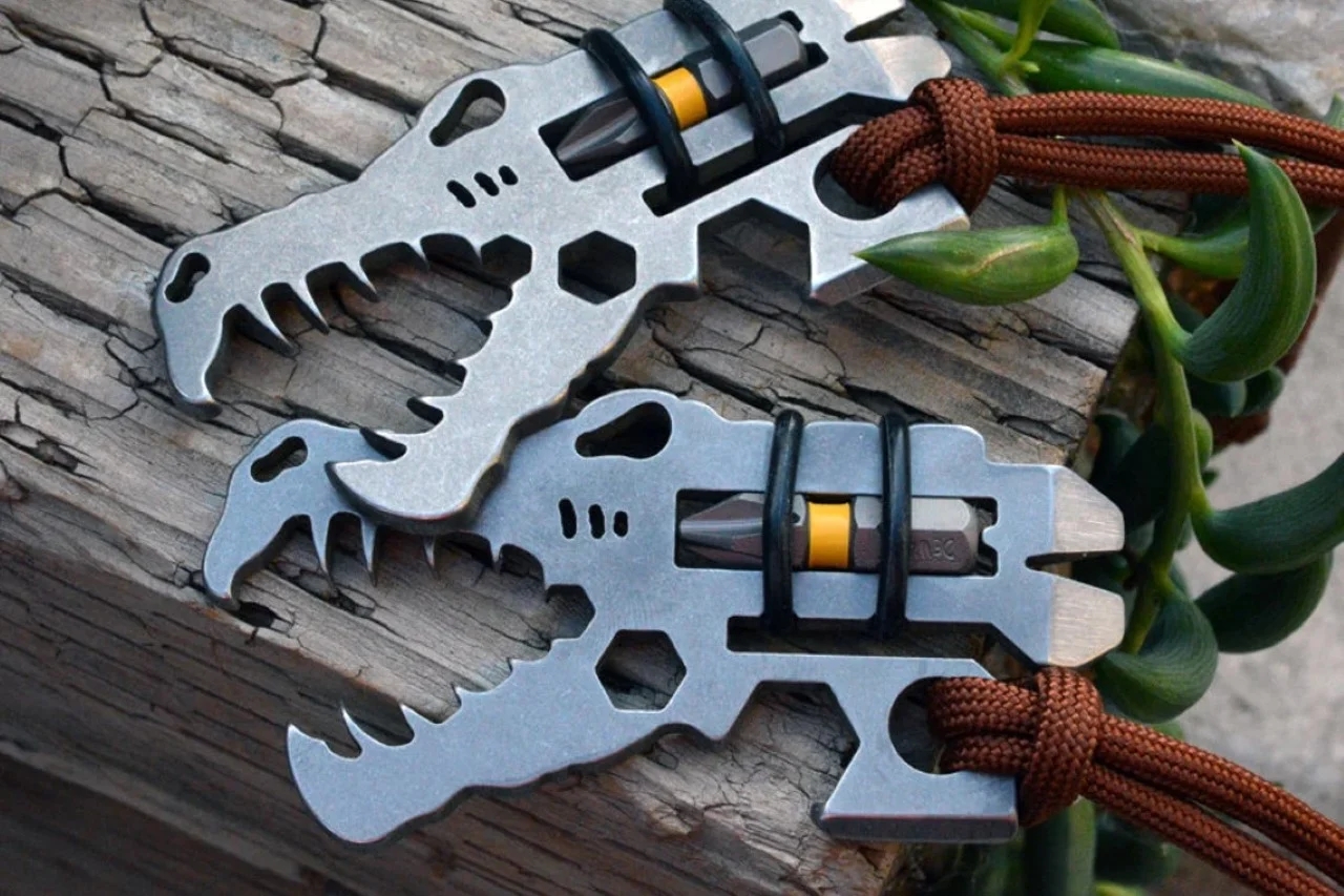 tool，originality，product design，Carry-on gadget，bolt driver，cutting，Bottle opener，
