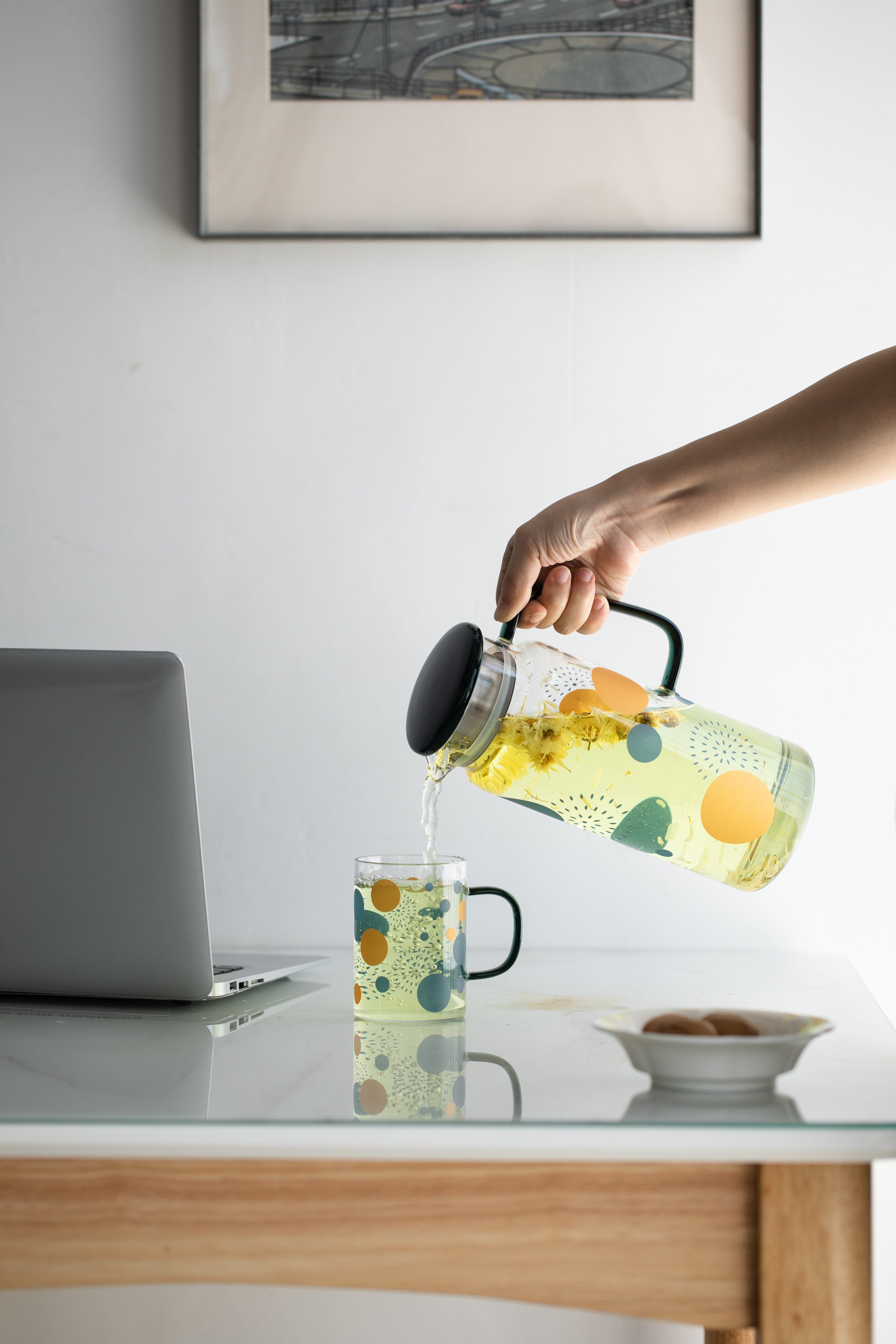 Let life be more embellished.，