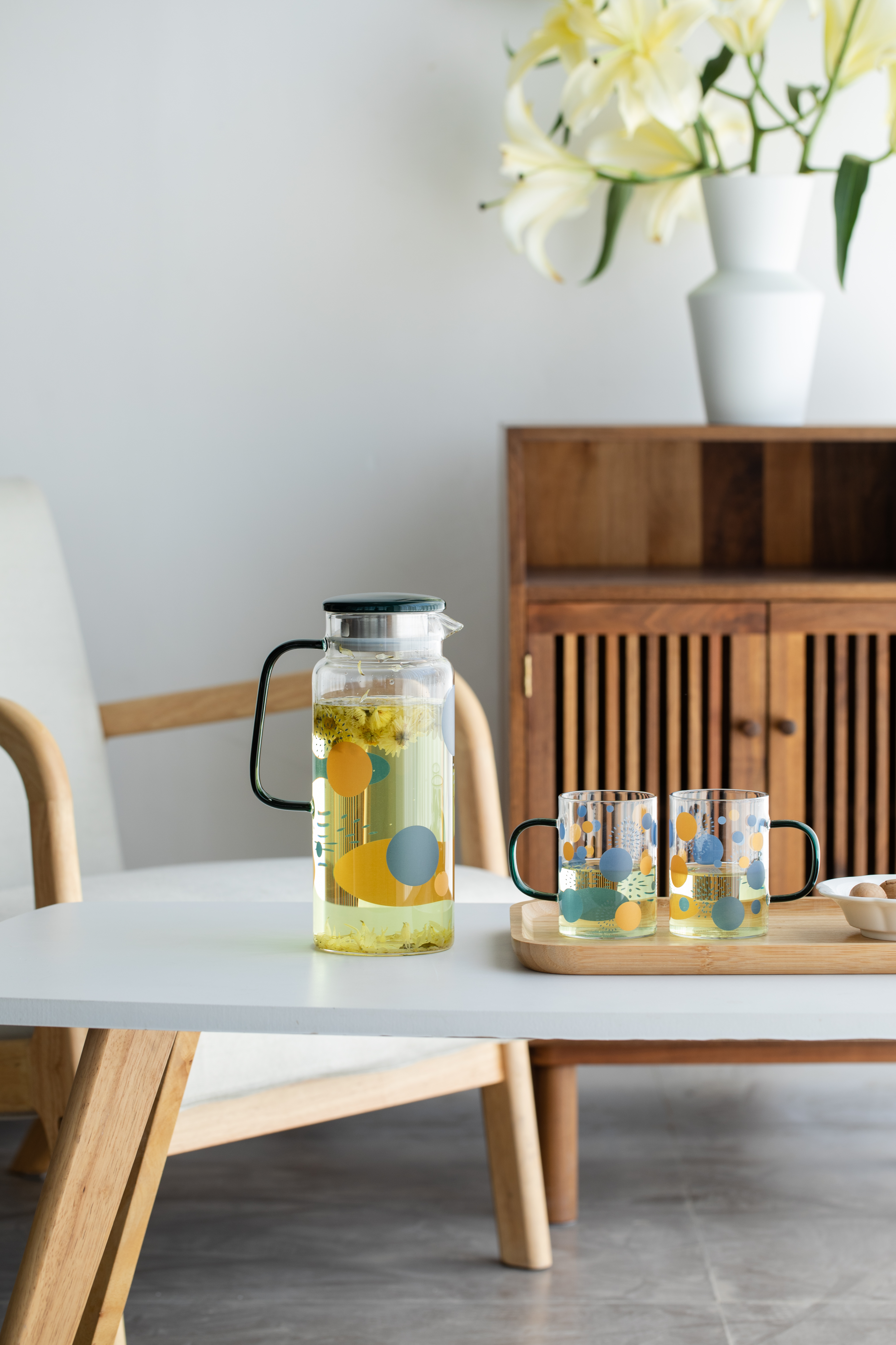 Let life be more embellished.，