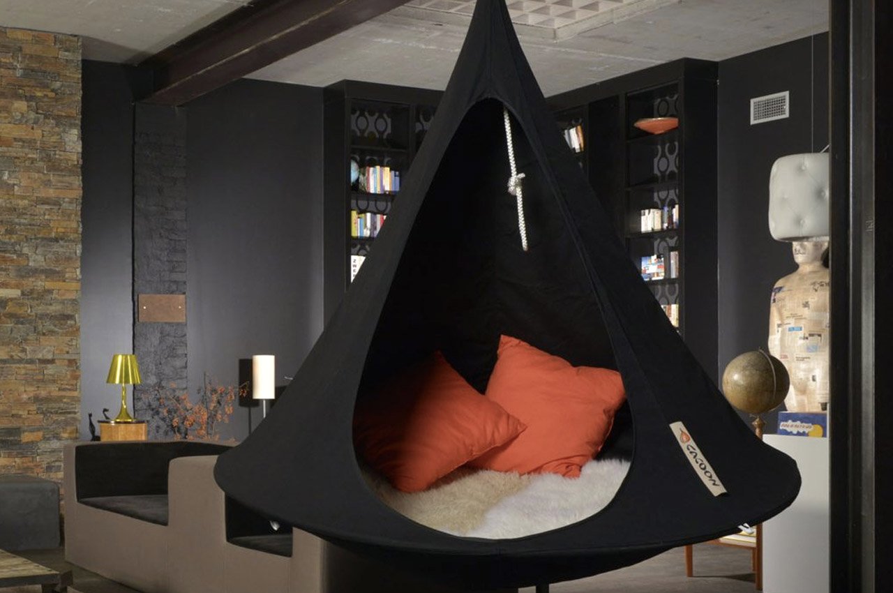 camping，trunk，deck chair，