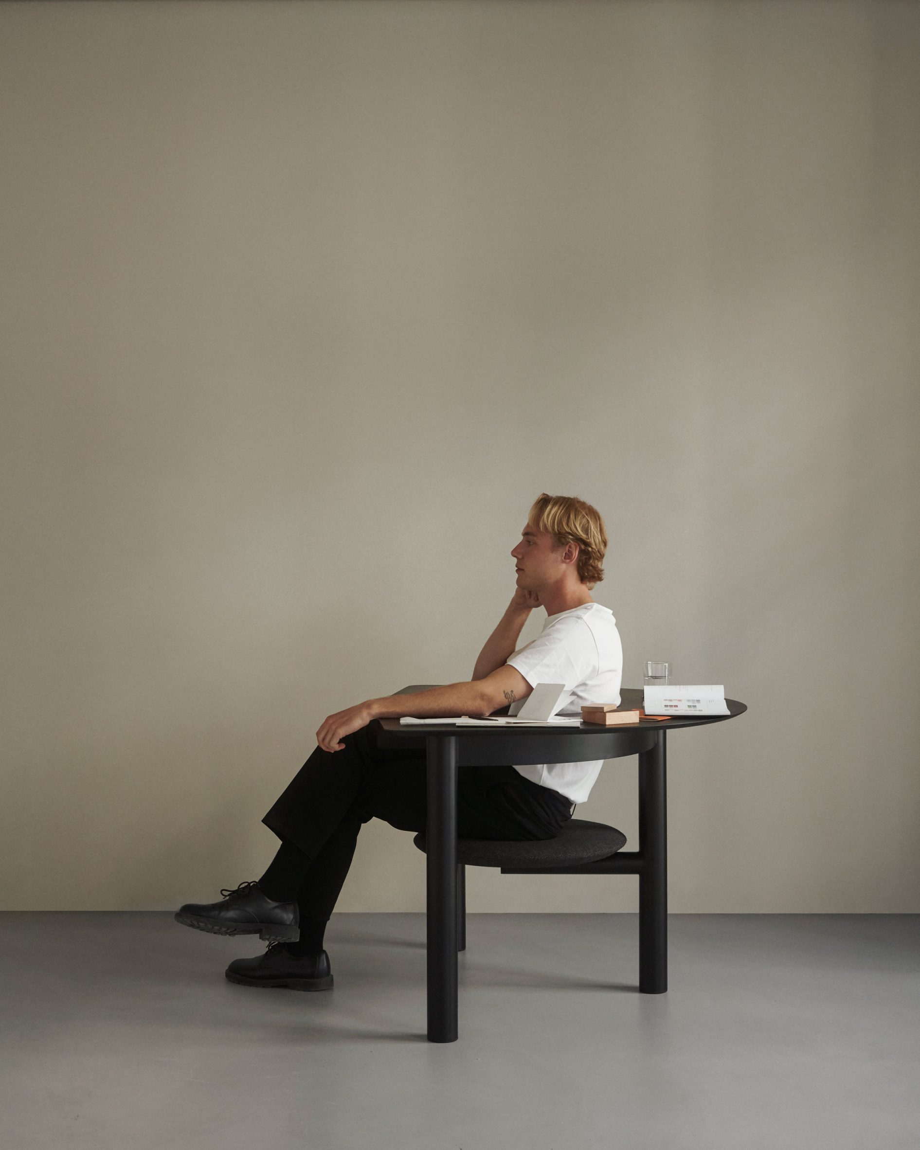 Tables and chairs，to work in an office，Armchair，