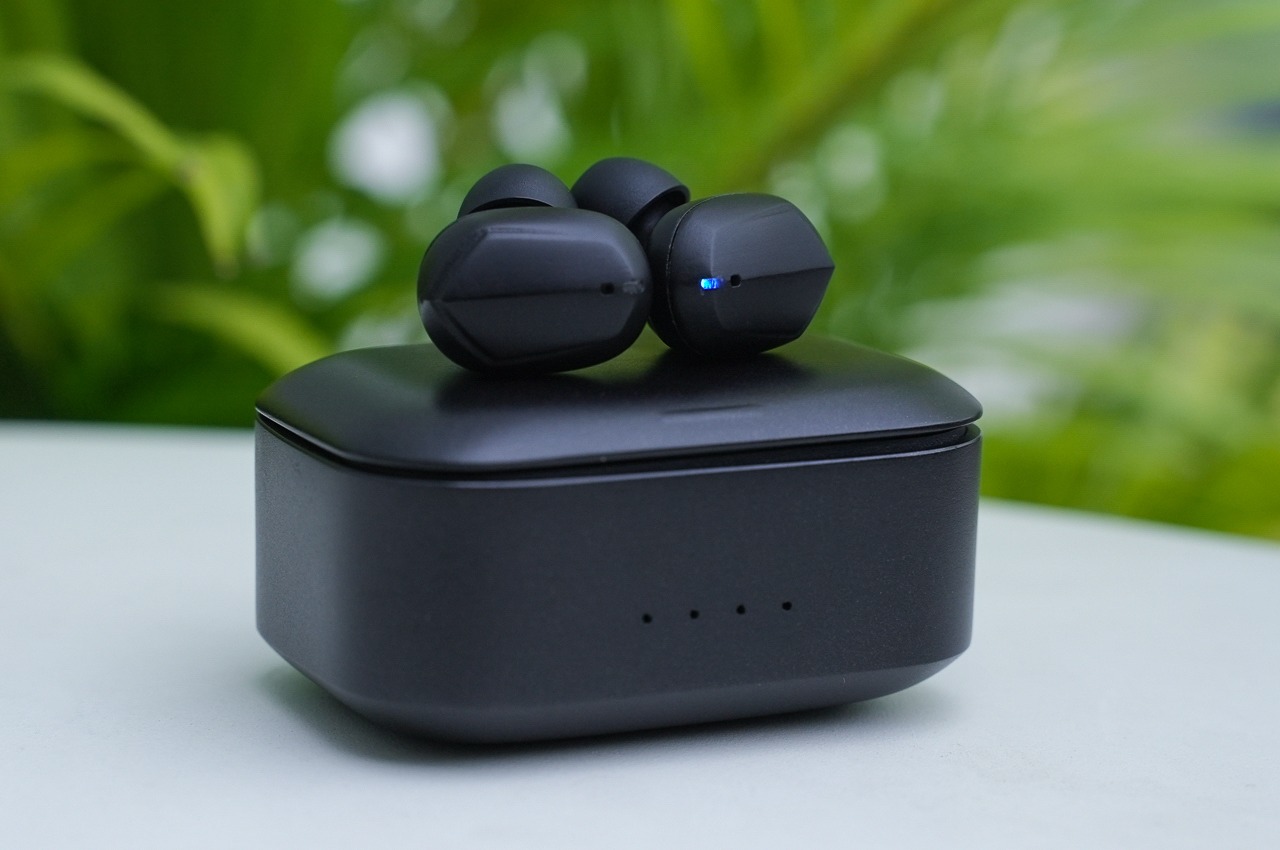 Bluetooth headset，exquisite，Design，noise reduction，