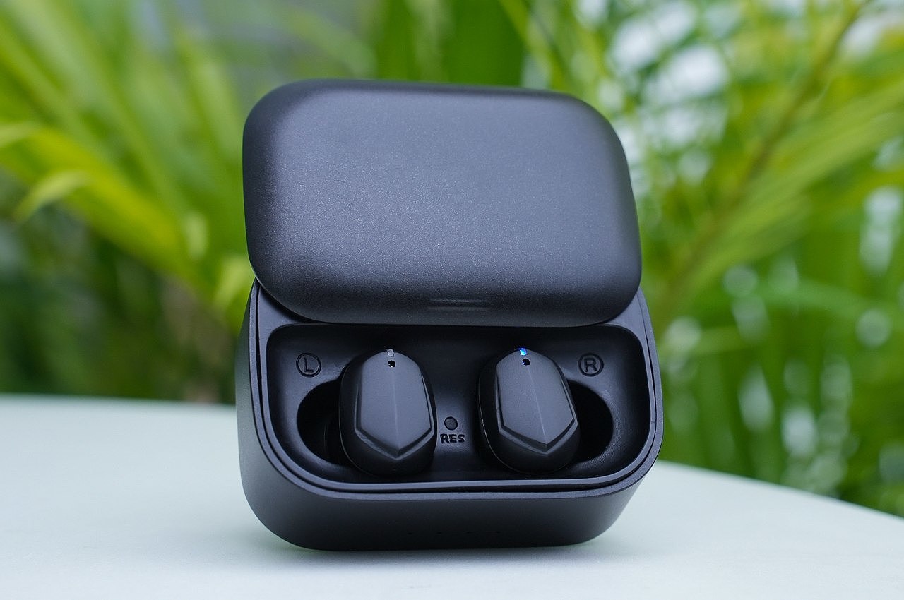 Bluetooth headset，exquisite，Design，noise reduction，