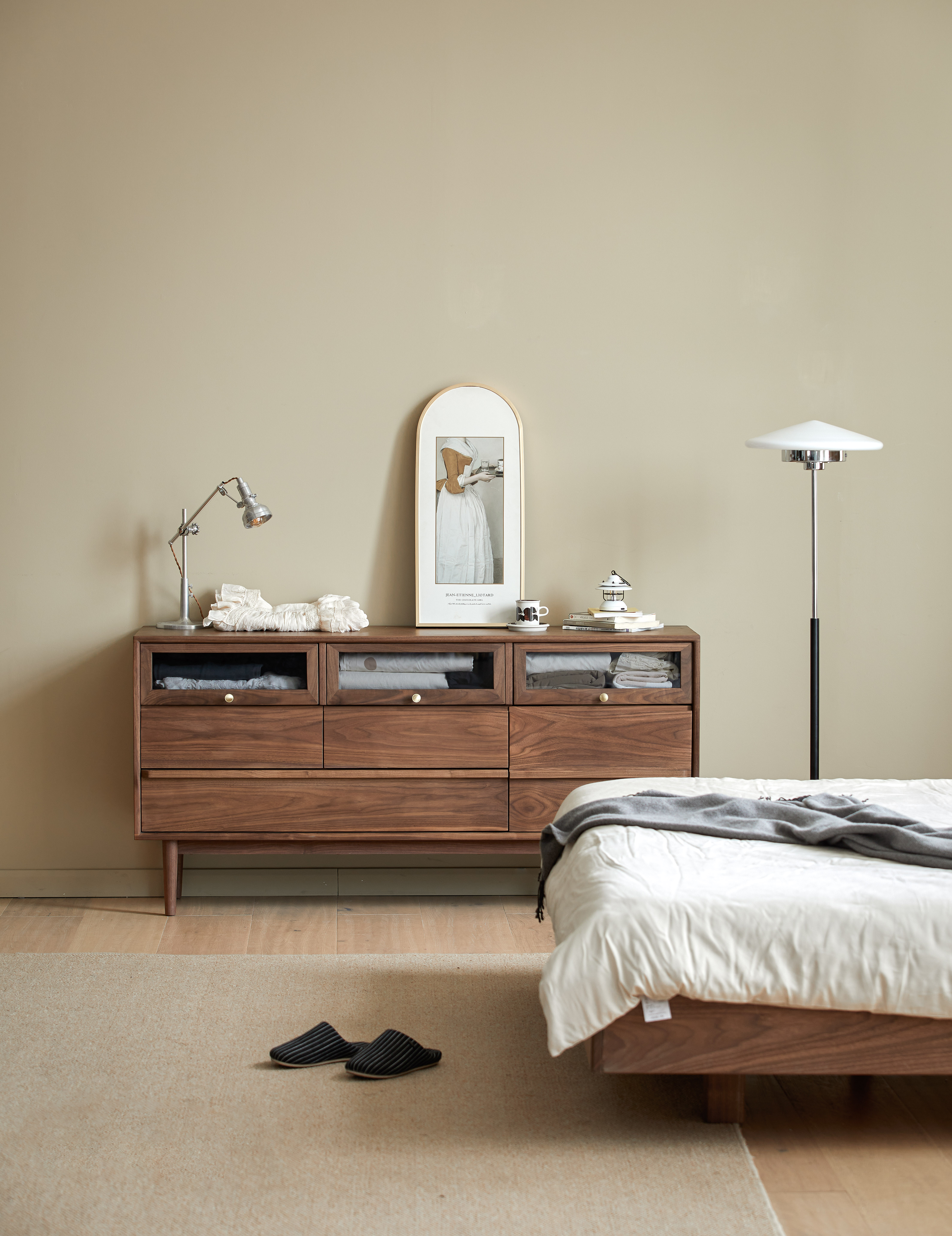 North American black walnut，furniture design ，Bucket cabinet，Solid wood furniture，