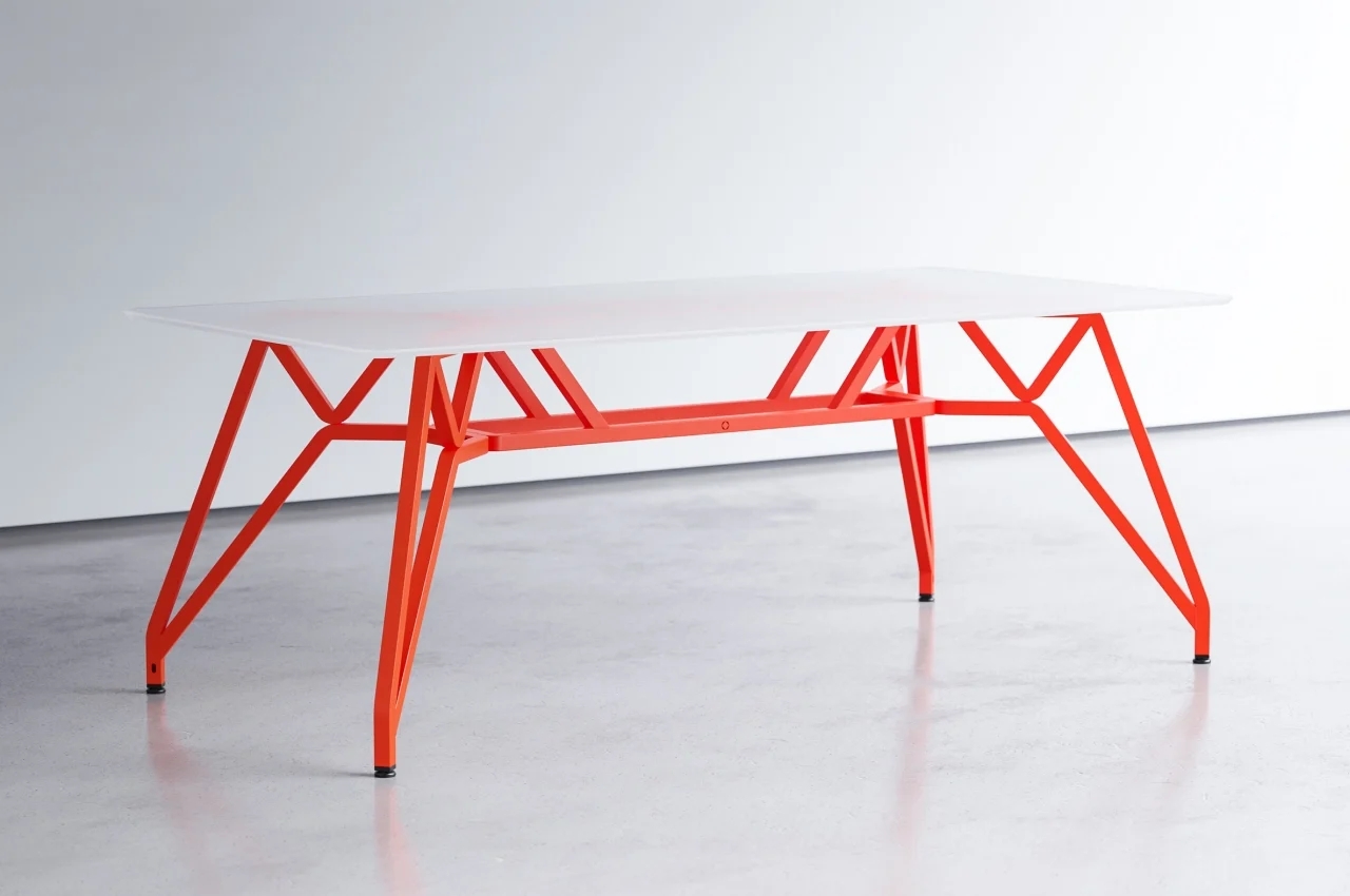 stability，Minimalist design ，Recyclable materials，Landr dining，