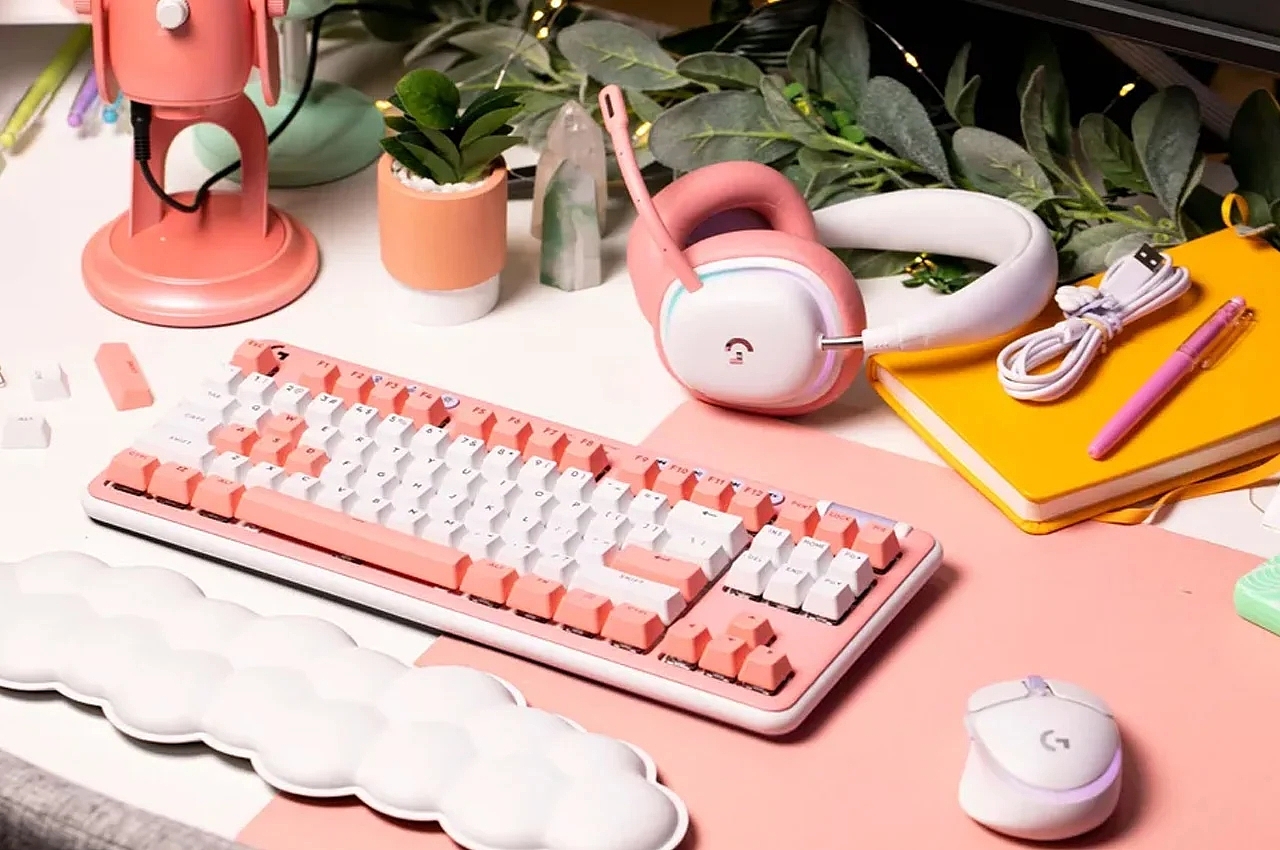 Logitech，logitech，headset，keyboard，mouse，Computer accessories，Female players，