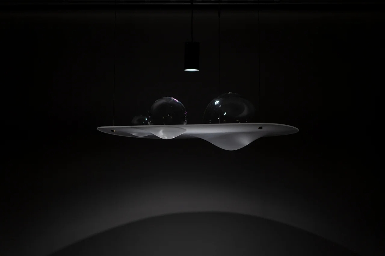 a chandelier，furniture，lamps and lanterns，originality，