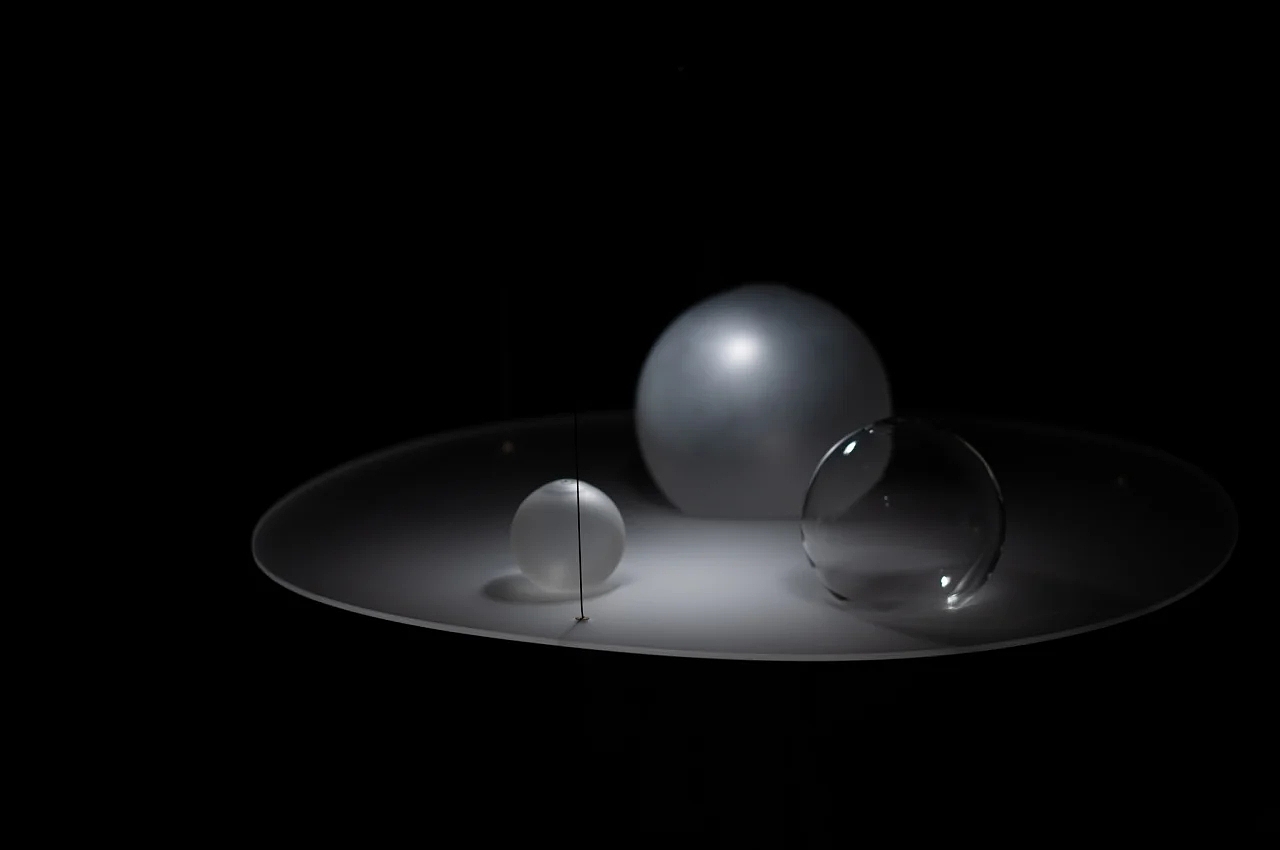 a chandelier，furniture，lamps and lanterns，originality，