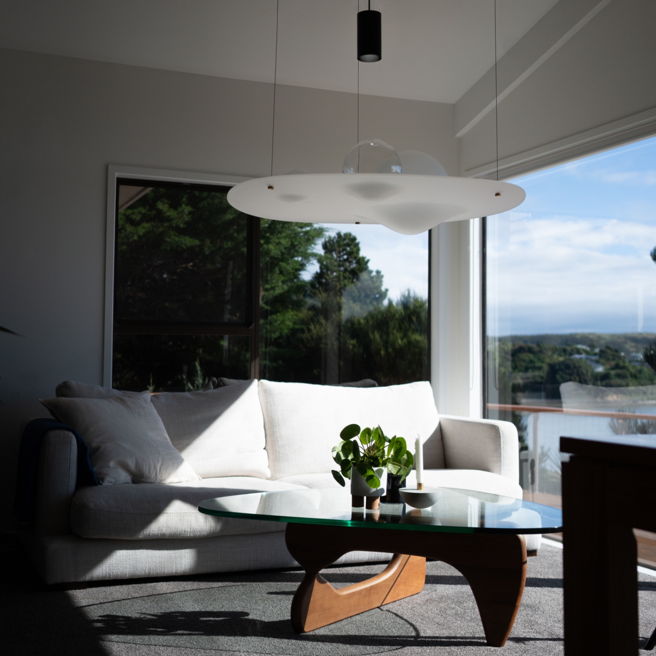 a chandelier，furniture，lamps and lanterns，originality，