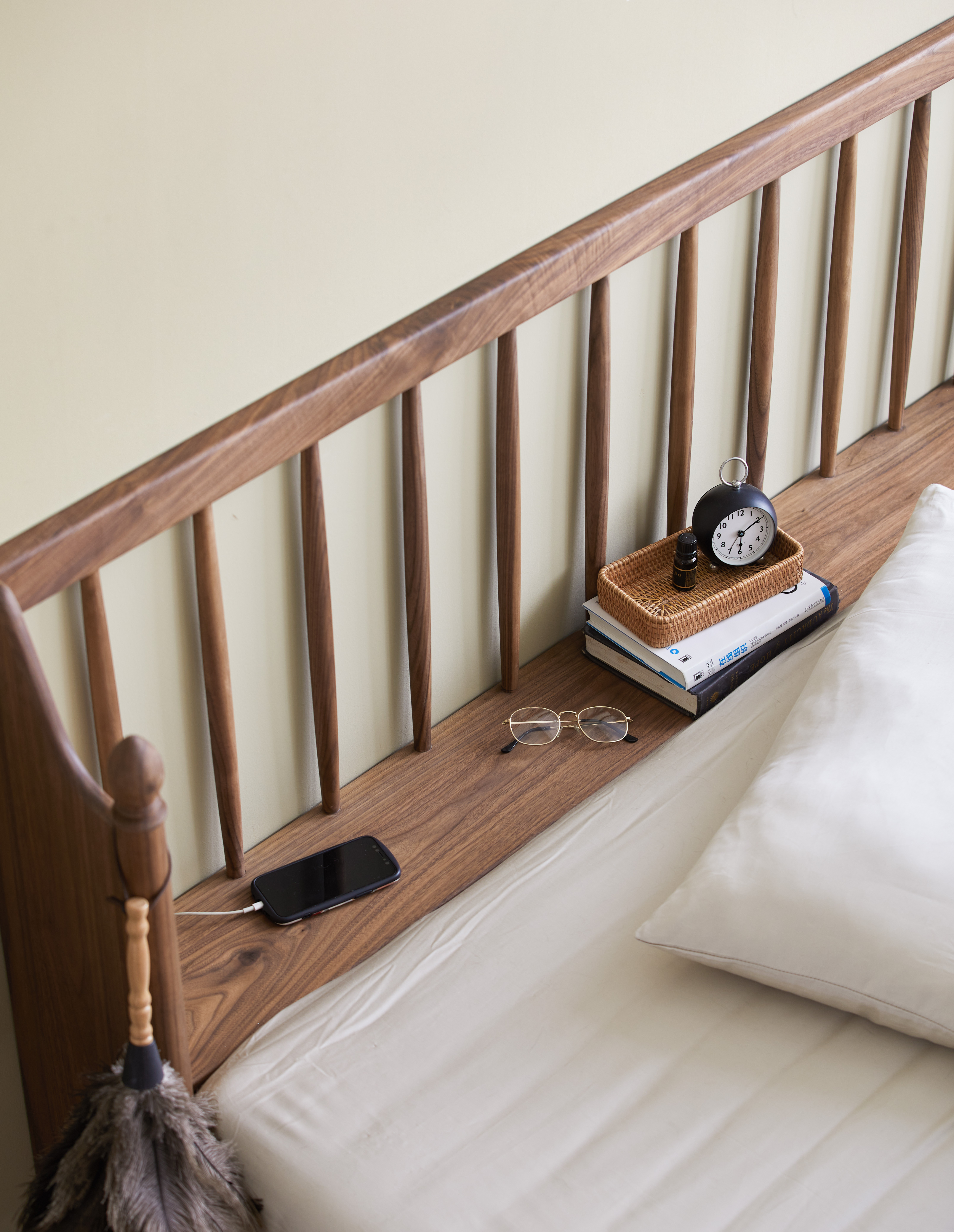 North American black walnut，furniture design ，Solid wood furniture，Bed，