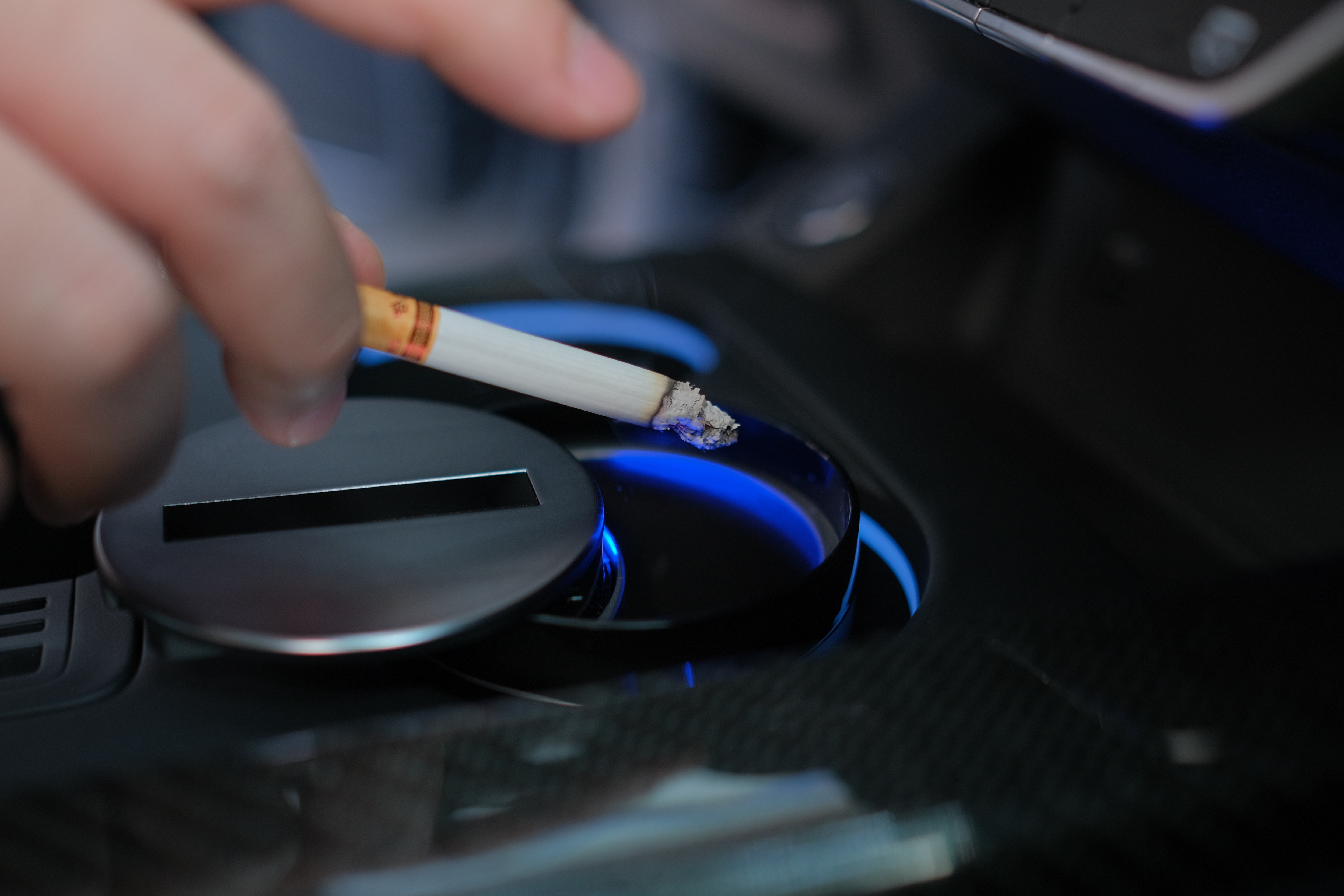 Infrared induction，Car ashtray，Fully automatic opening and closing，