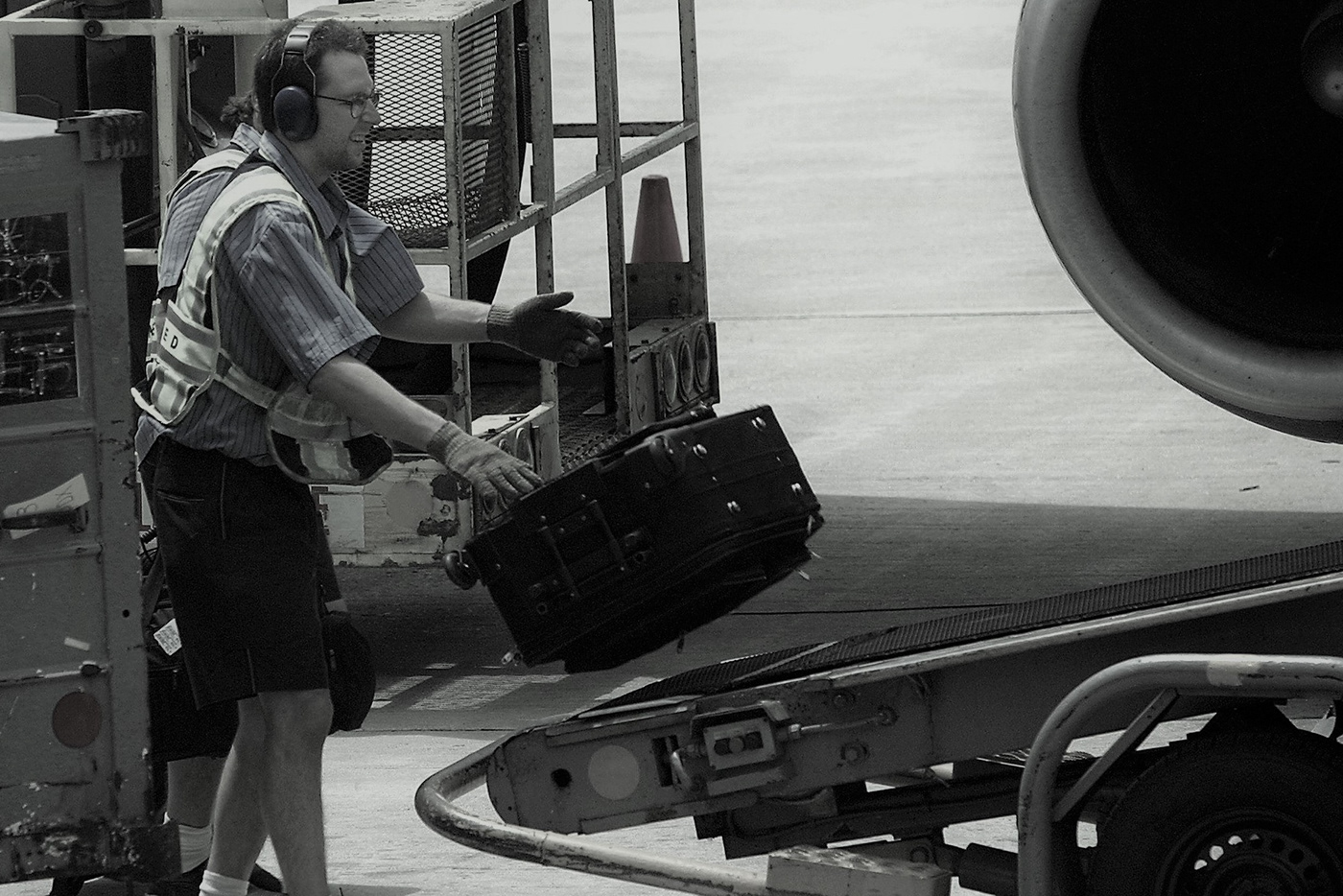 CURA DESIGN，Automatic airport freight car，MOVUS，product design，