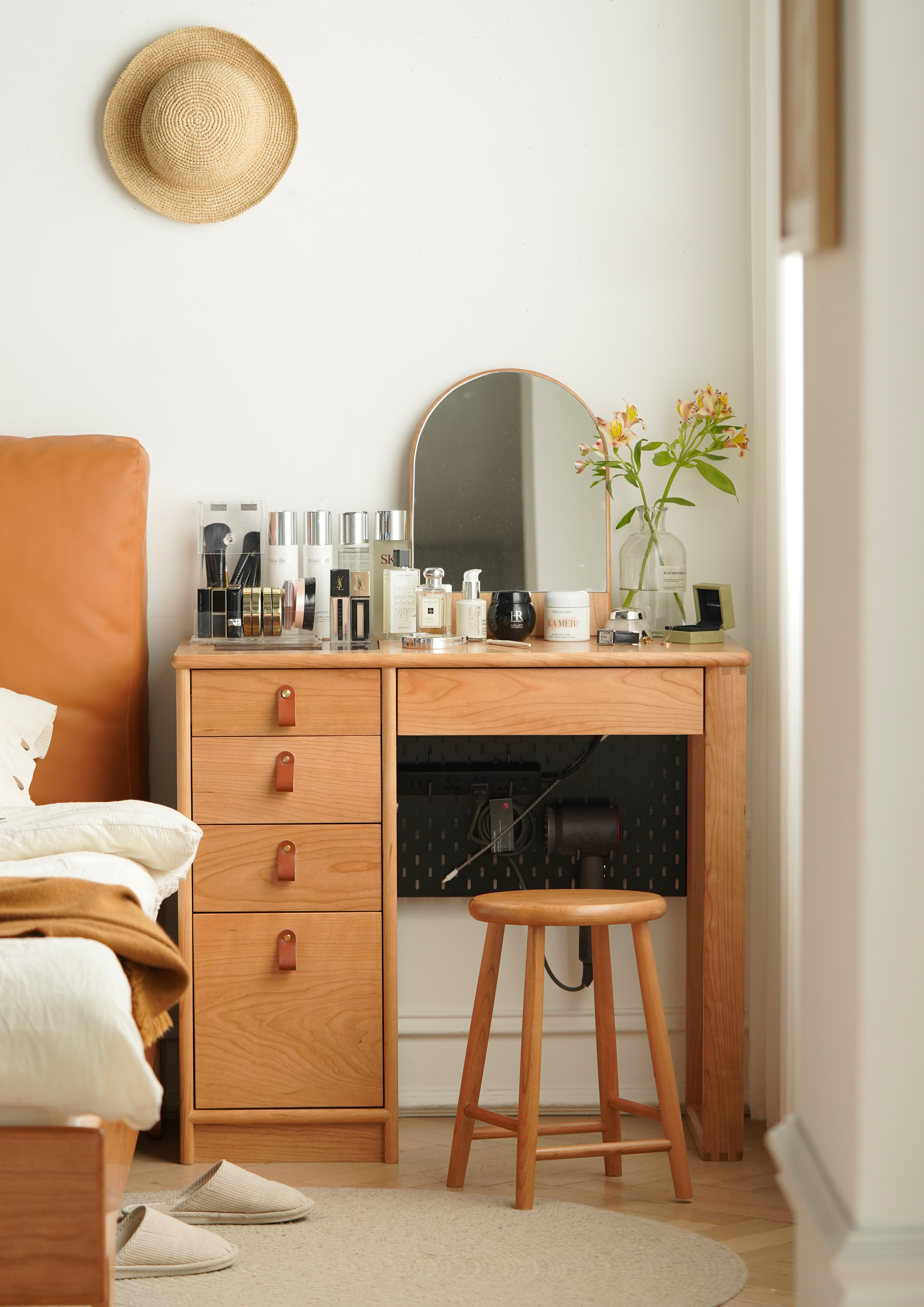 product design，industrial design，furniture design ，dresser，Solid wood dressing table，Interior design，furniture，