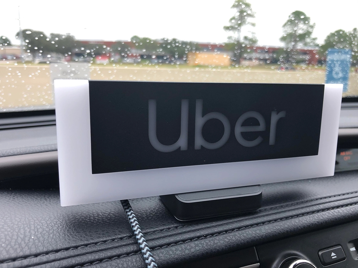 Communication equipment，Automotive hardware equipment，Uber Beacon，2022 Red Dot Product Design Award，