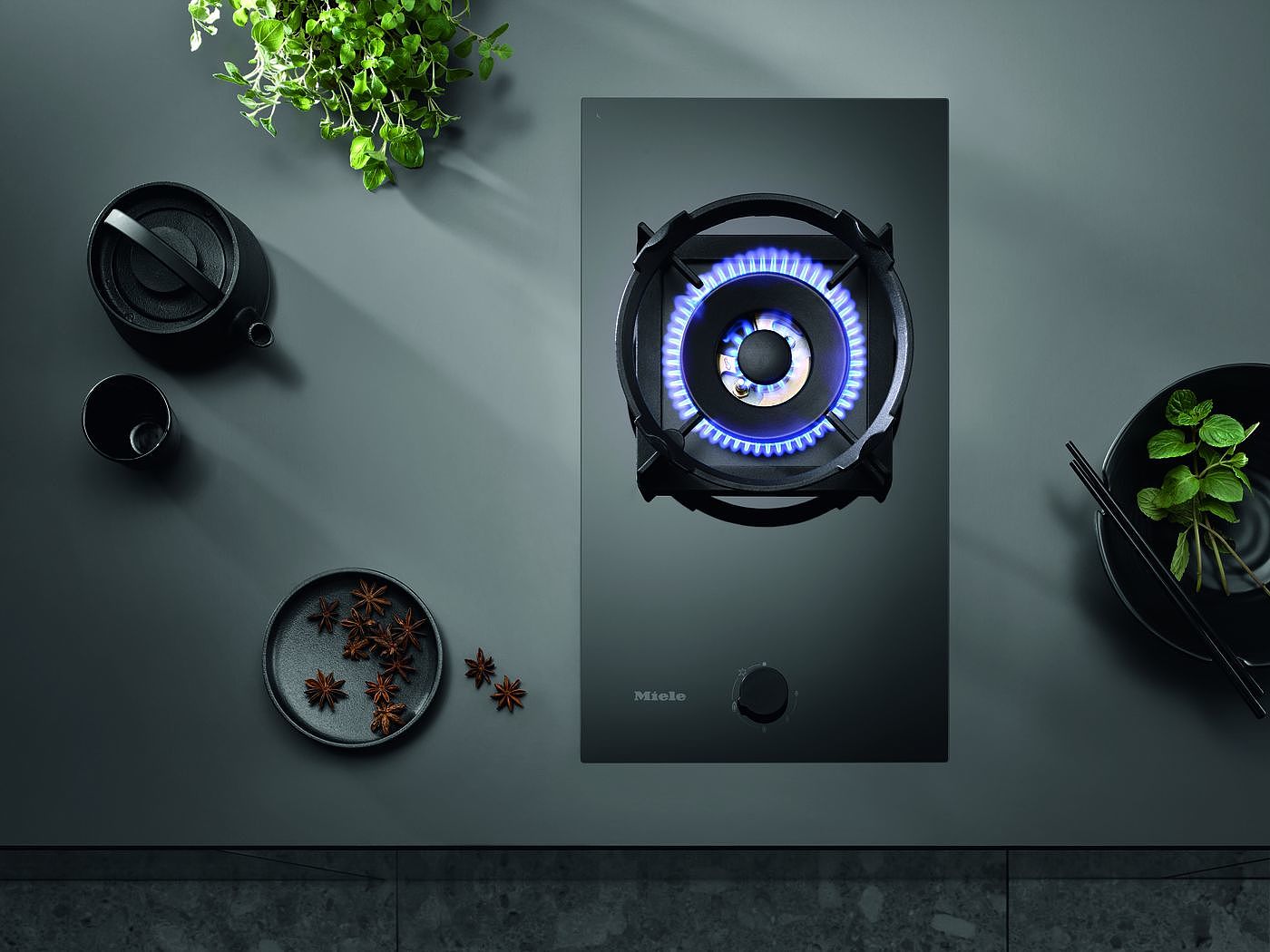 Gas stove，black，2022 Red Dot Product Design Award，