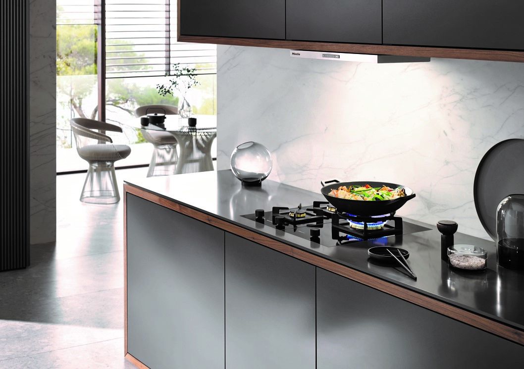 Gas stove，black，2022 Red Dot Product Design Award，