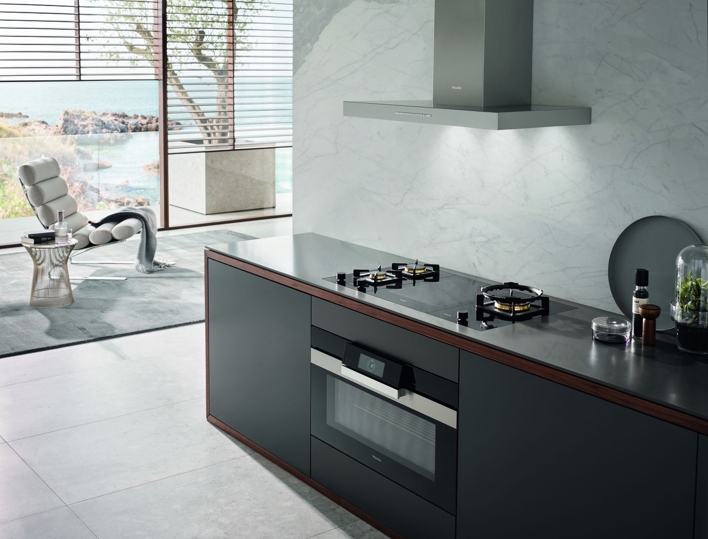 Gas stove，black，2022 Red Dot Product Design Award，