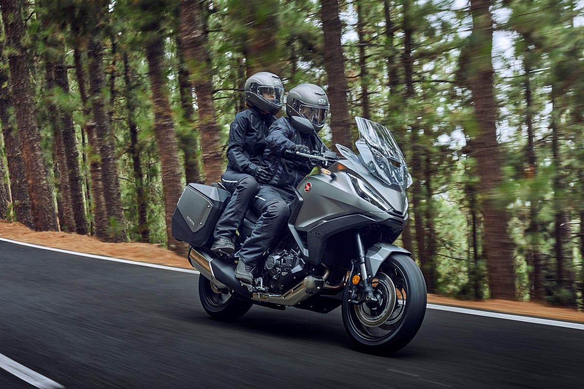 NT1100，motorcycle，vehicle，2022 Red Dot Product Design Award，