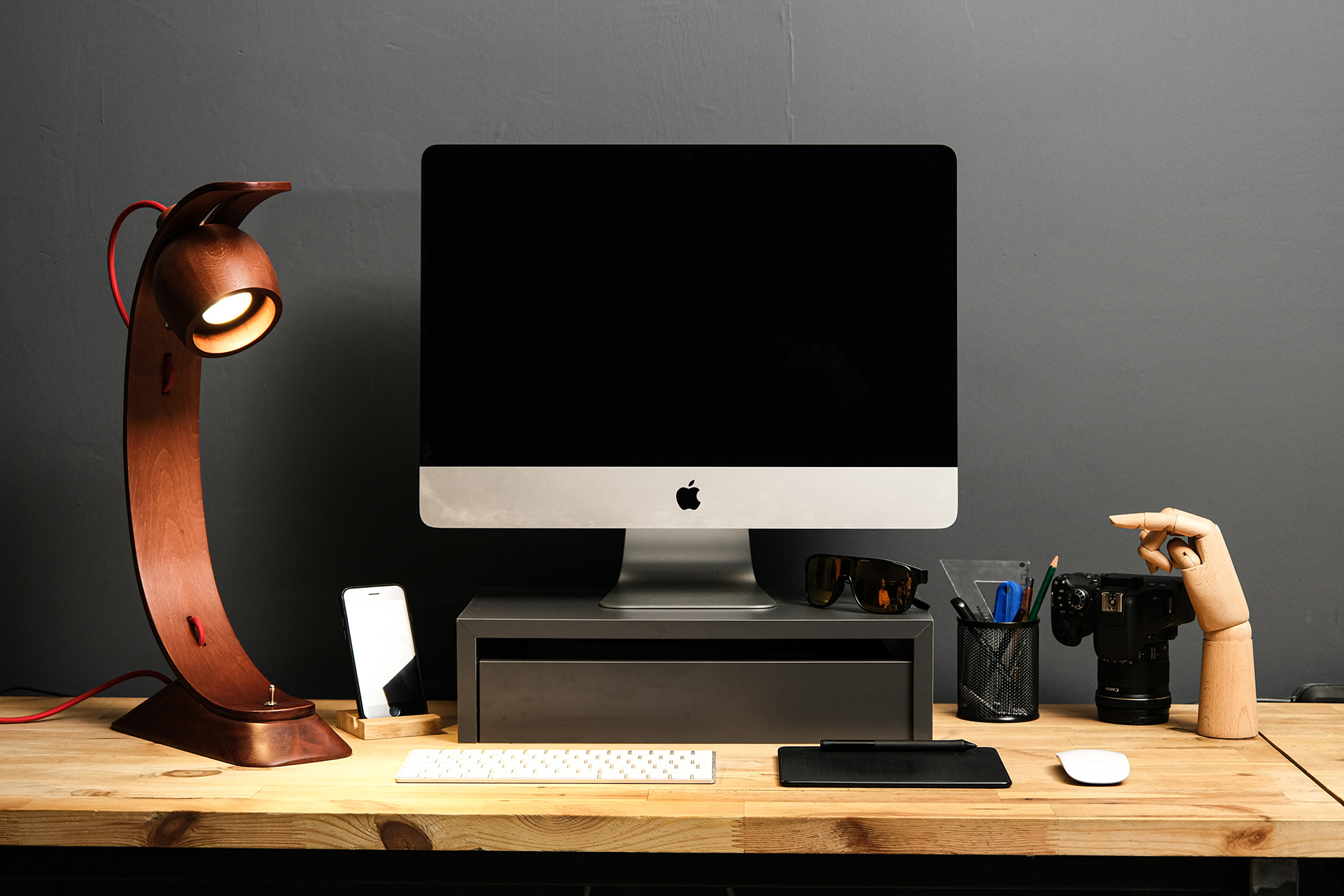 lamps and lanterns，woodwork，desk lamp，