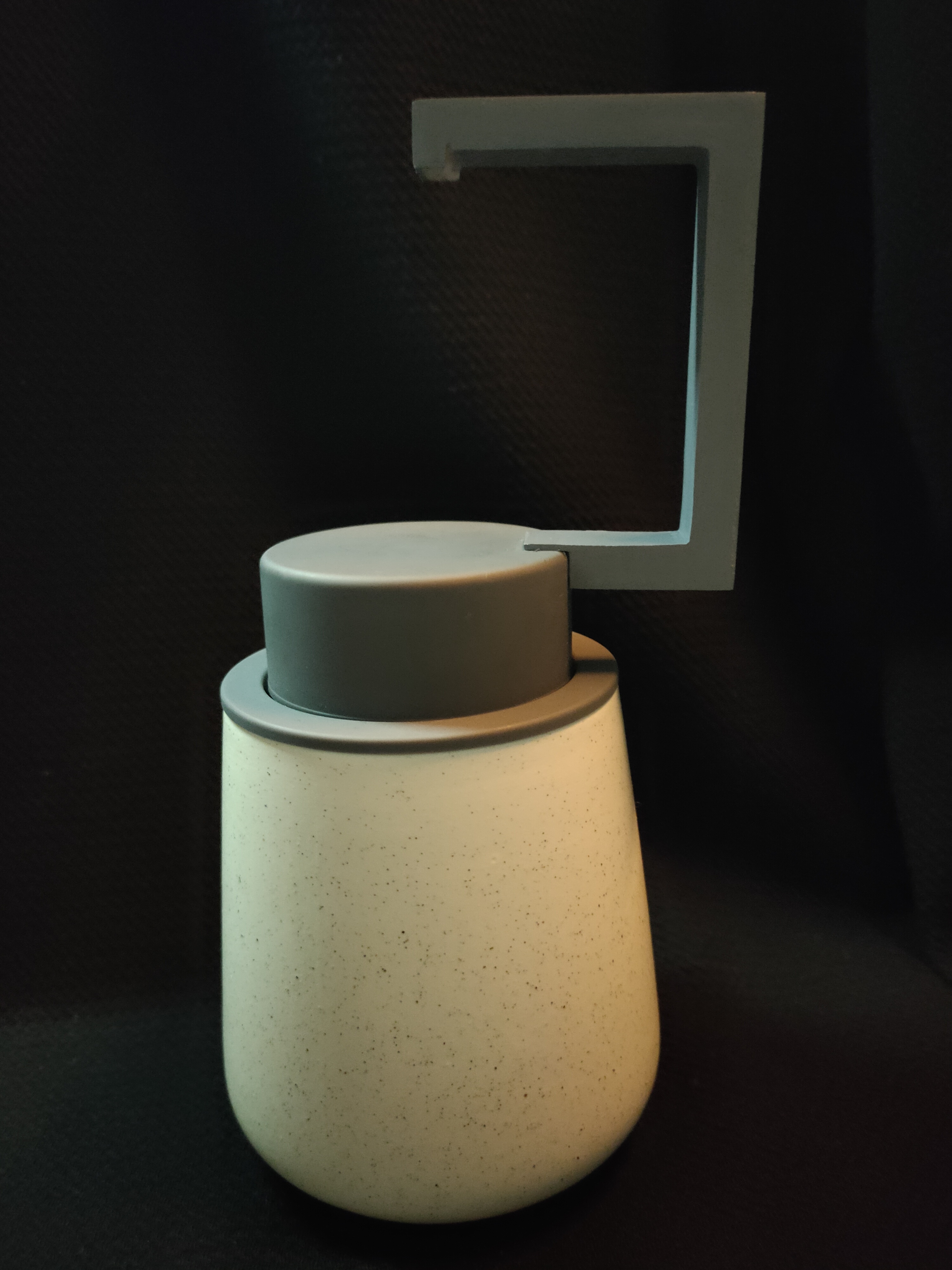 Liquid soap，single-handedly，Accessibility，Hand sanitizer bottle，Ergonomics，Ergonomics，Disabled，