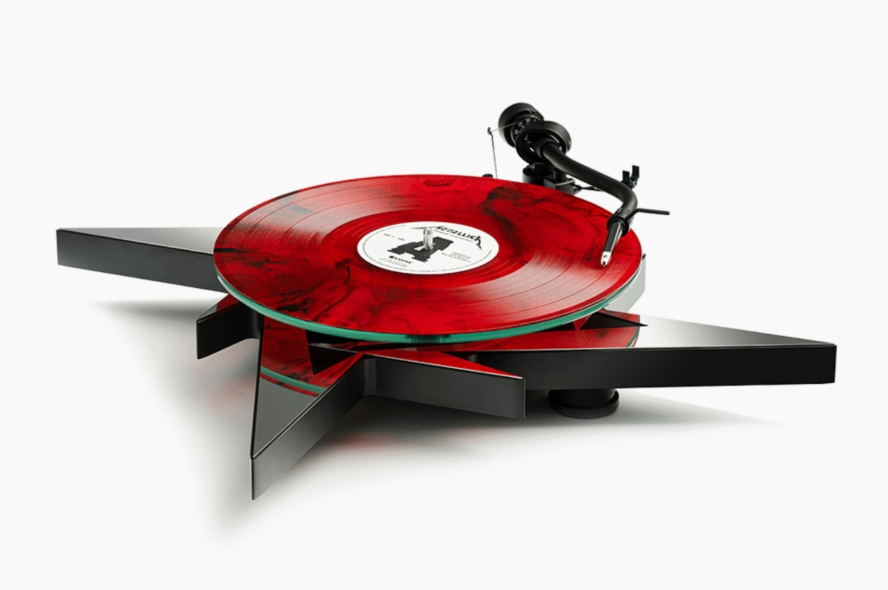 a record player，Metal music，product design，turntable，Metallica，