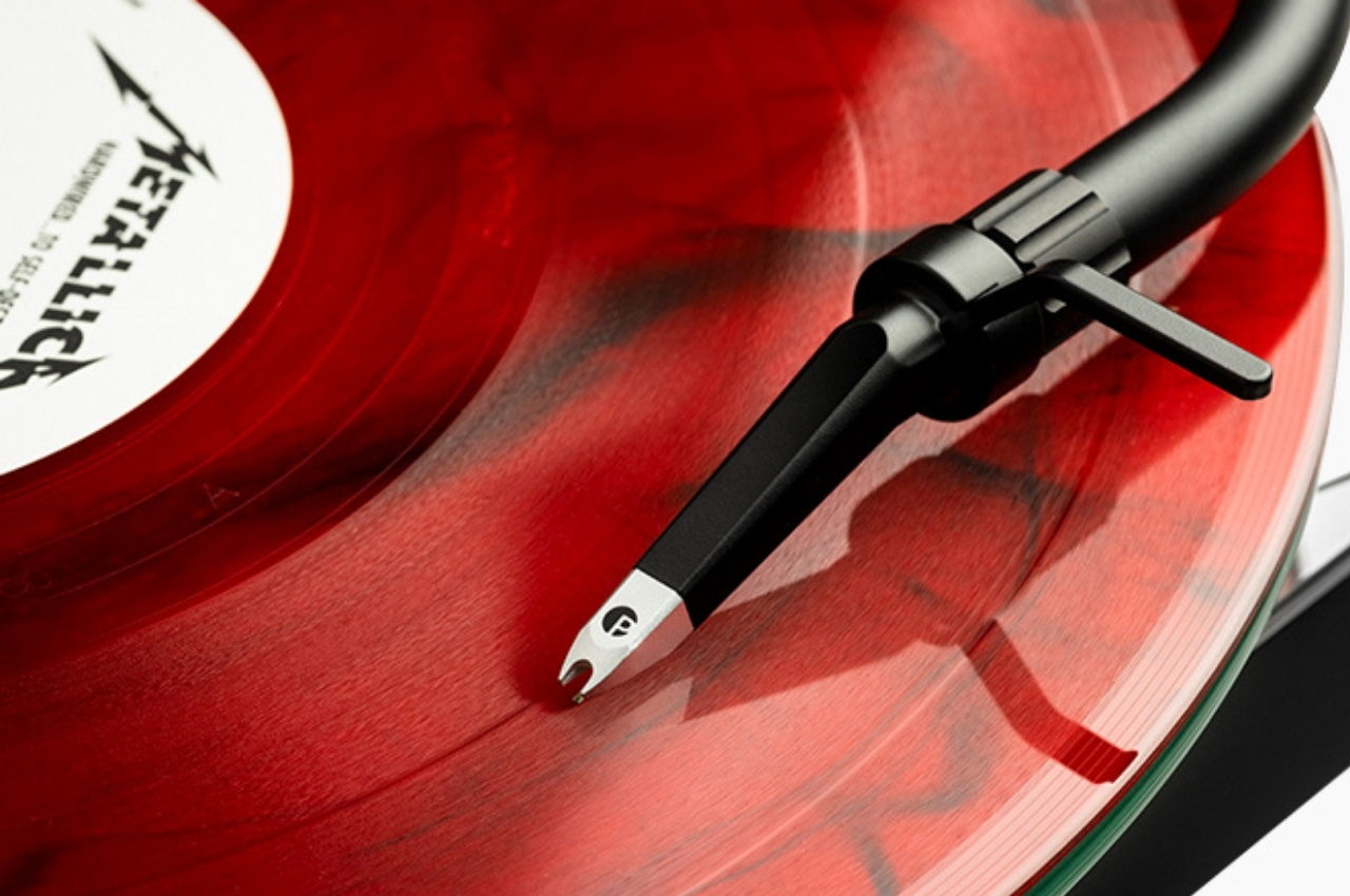 a record player，Metal music，product design，turntable，Metallica，