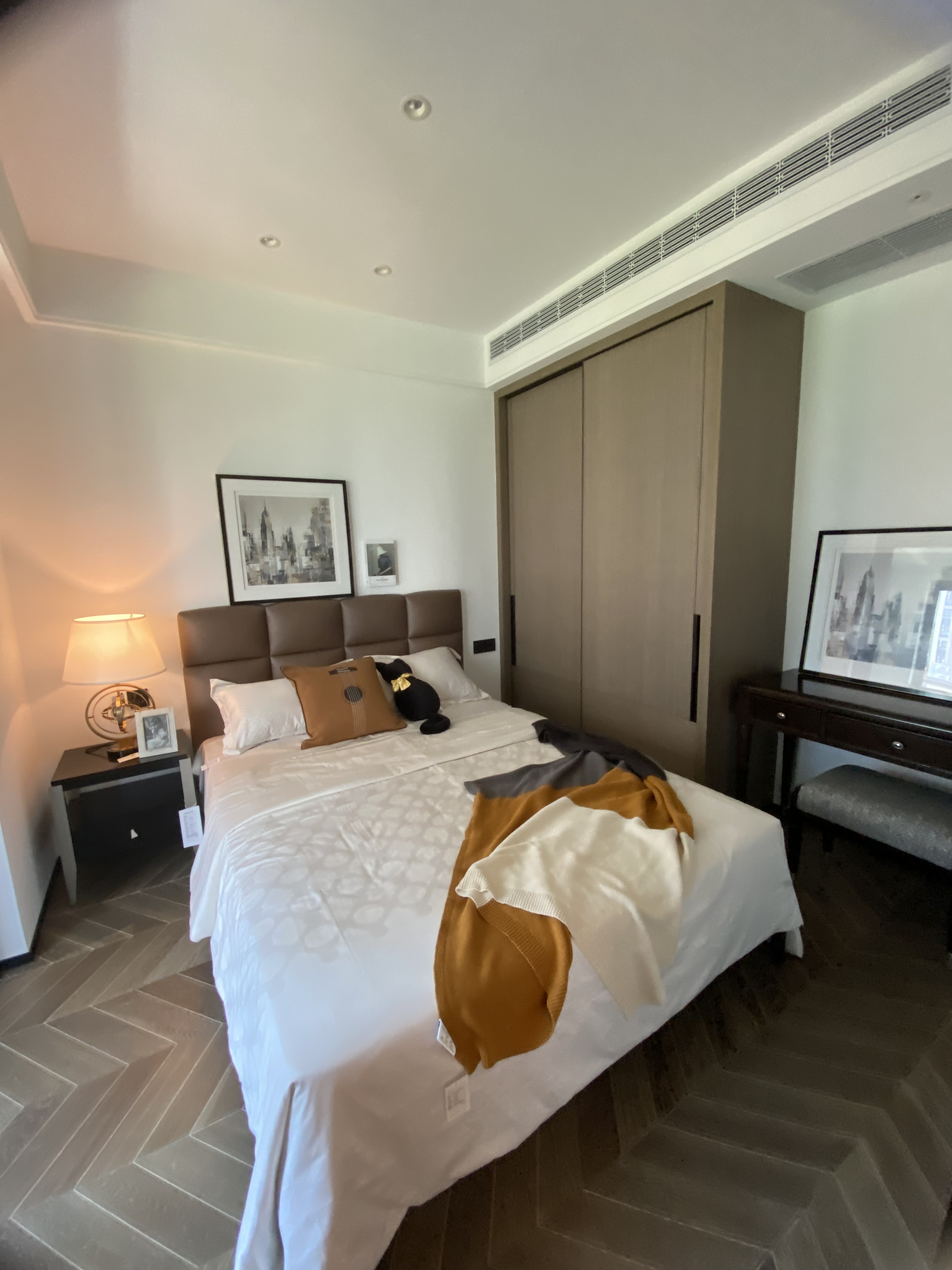 Romance; Modern; Retro，