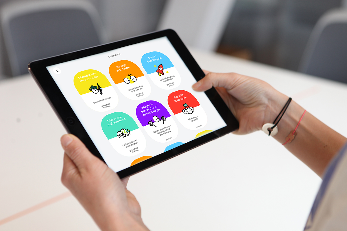 Play，Intelligent toy，Interactive robot，