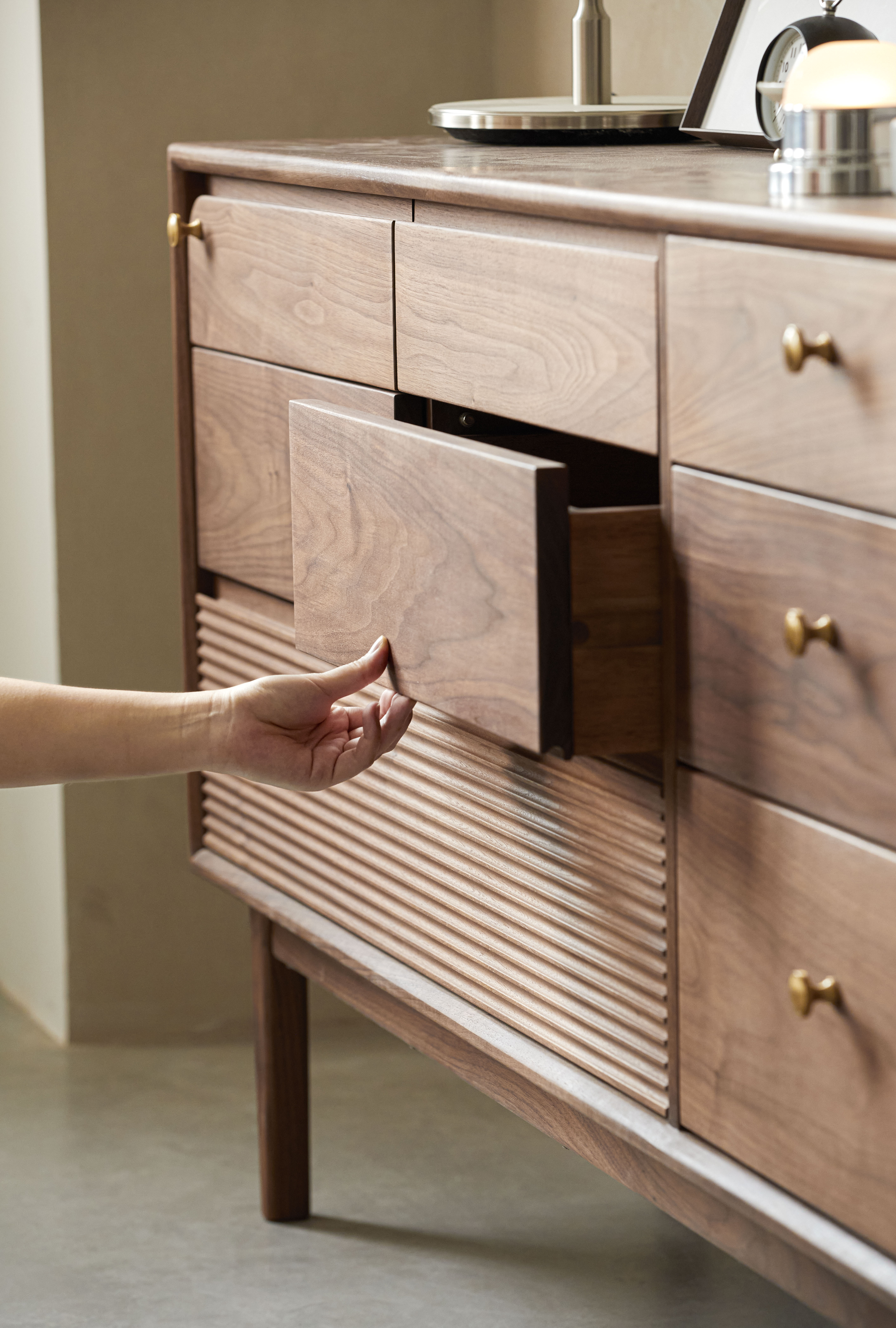 North American black walnut，Solid wood furniture，furniture design ，