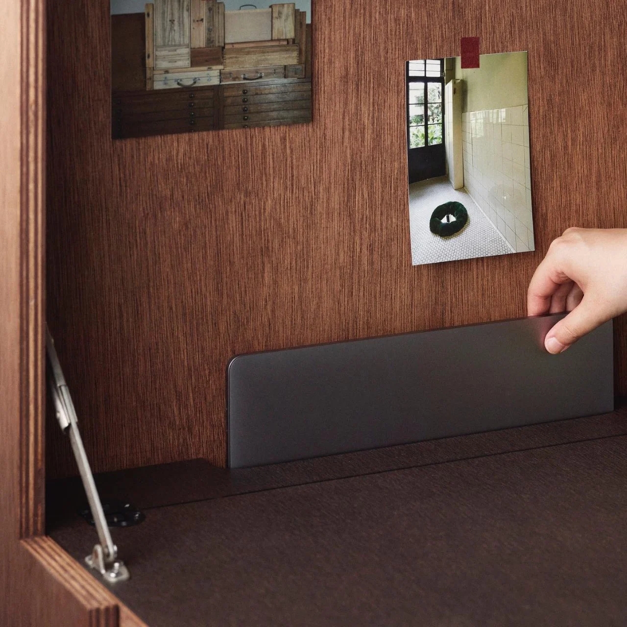 desk，product design，office，woodiness，