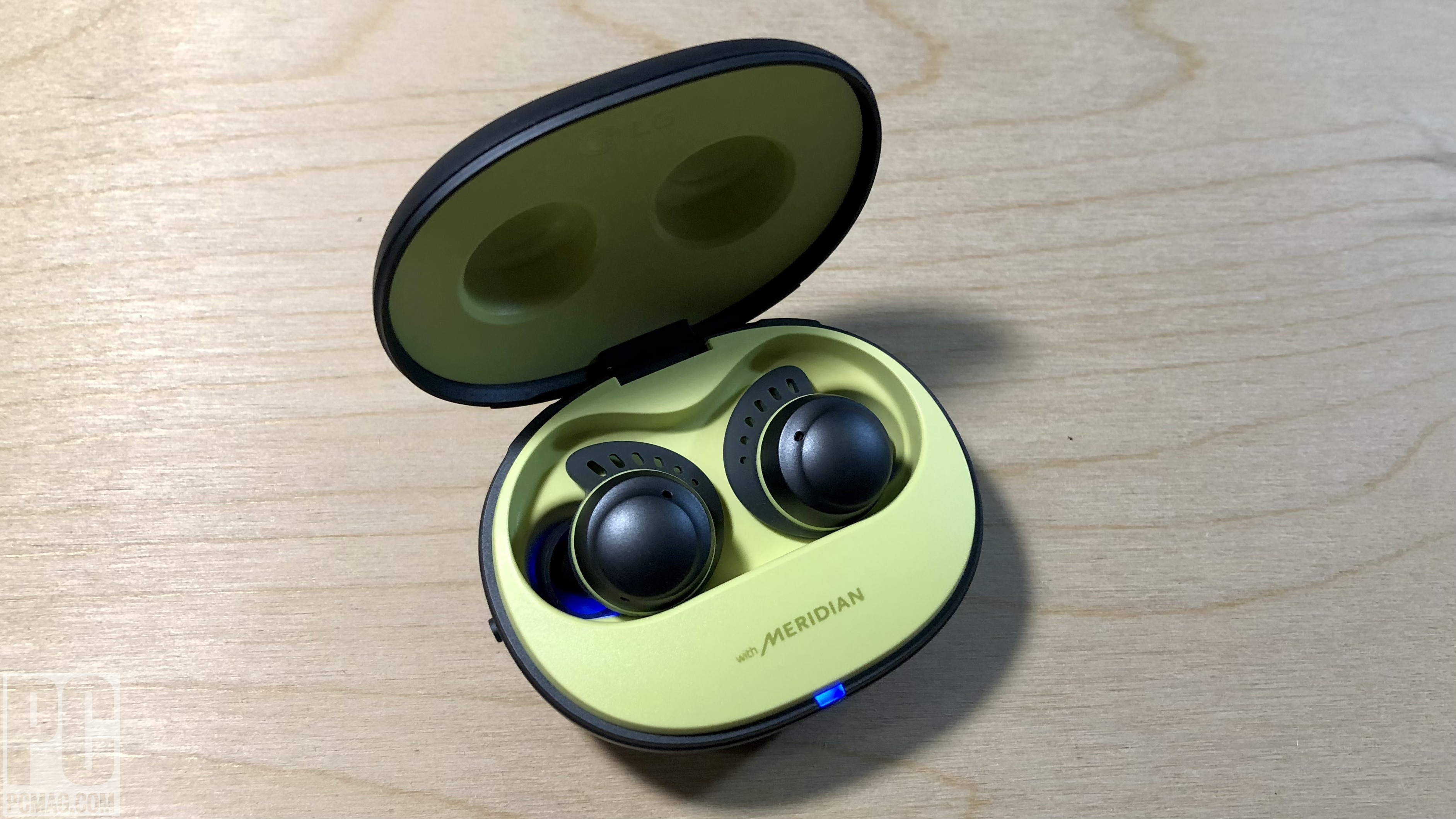 lg，Wireless headset，Digital，2022 Red Dot Product Design Award，