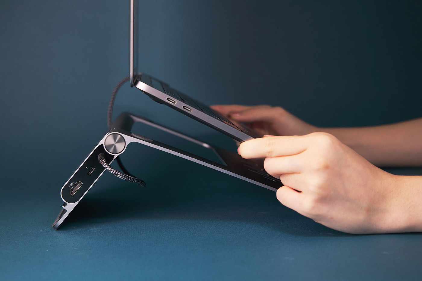 Digital accessories，Bracket，Ergonomics，2022 Red Dot Product Design Award，