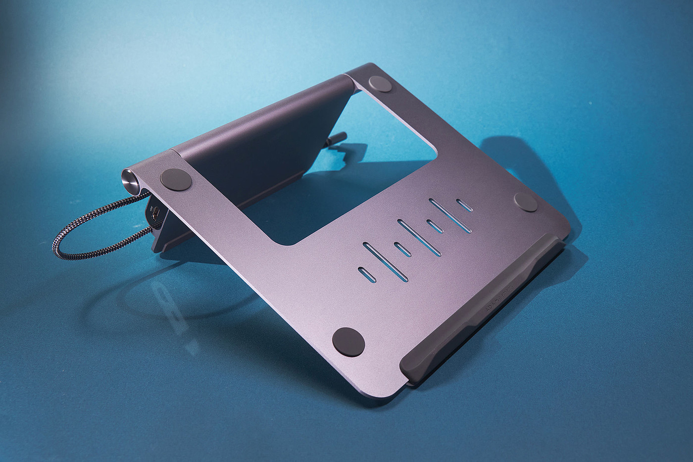 Digital accessories，Bracket，Ergonomics，2022 Red Dot Product Design Award，