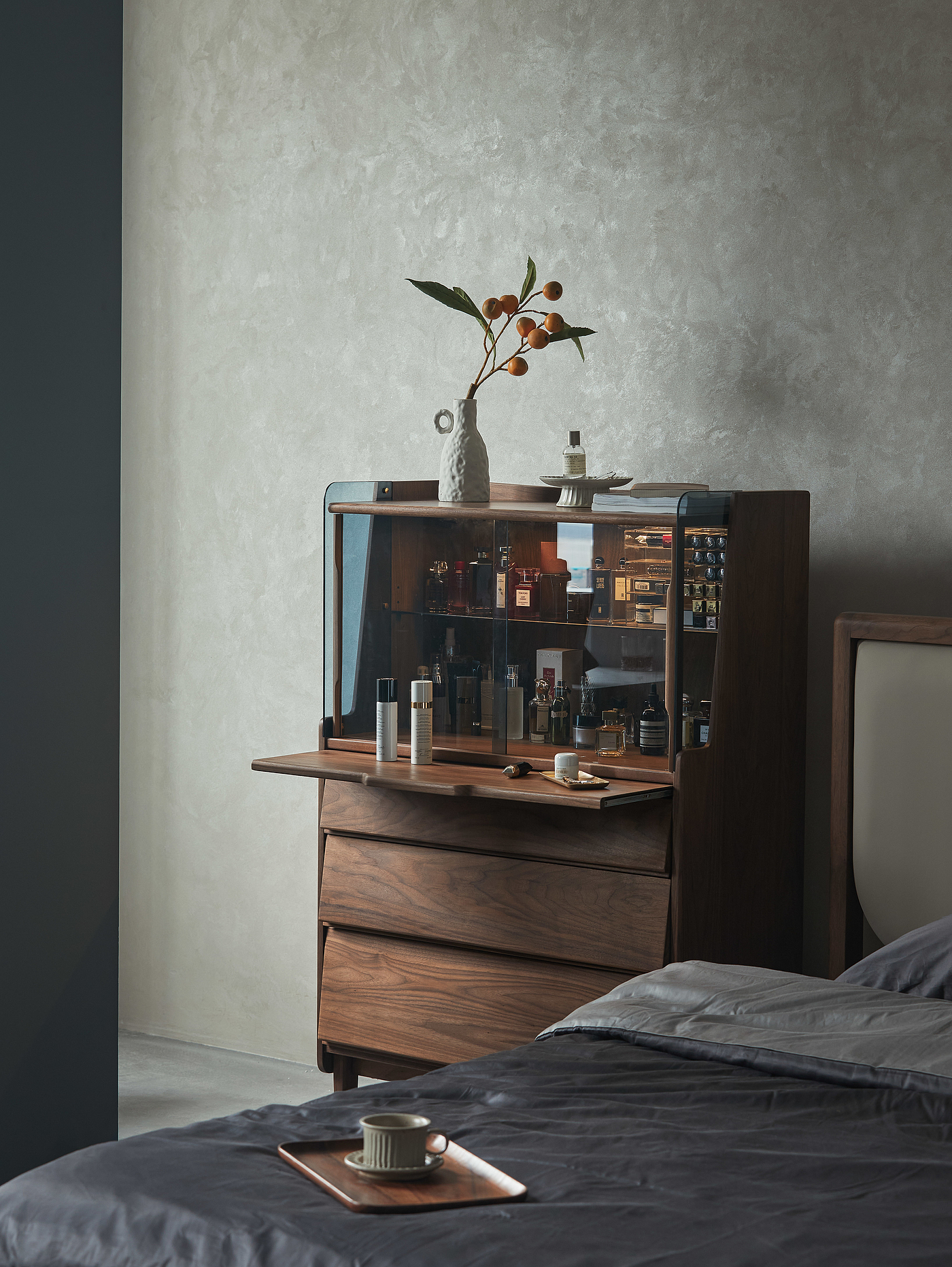 North American black walnut，Solid wood furniture，Display cabinet，