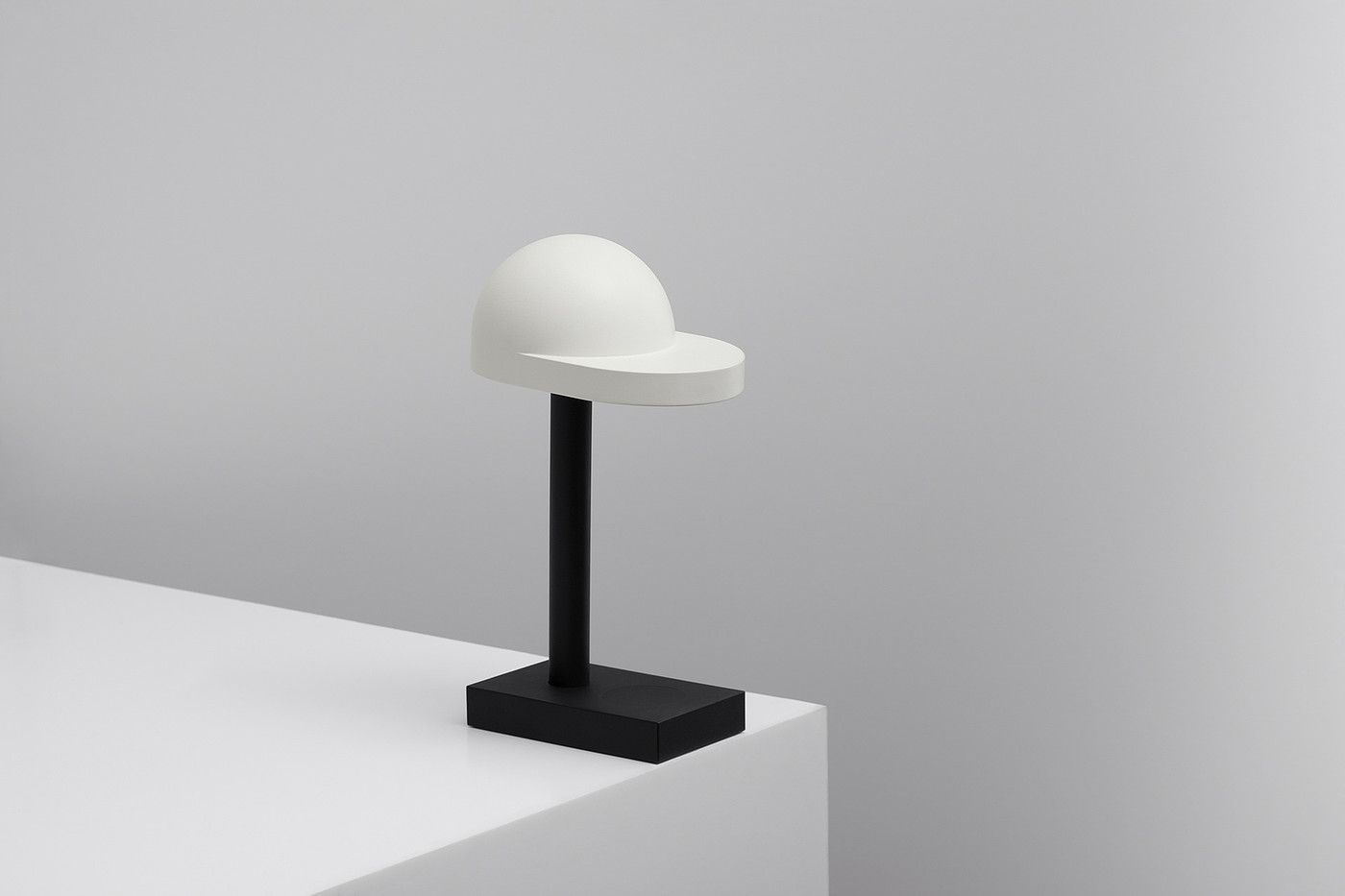 YUUE Design Studio，product design，Cappy，Interactive table lamp，Geometric primitives，Wireless charging，