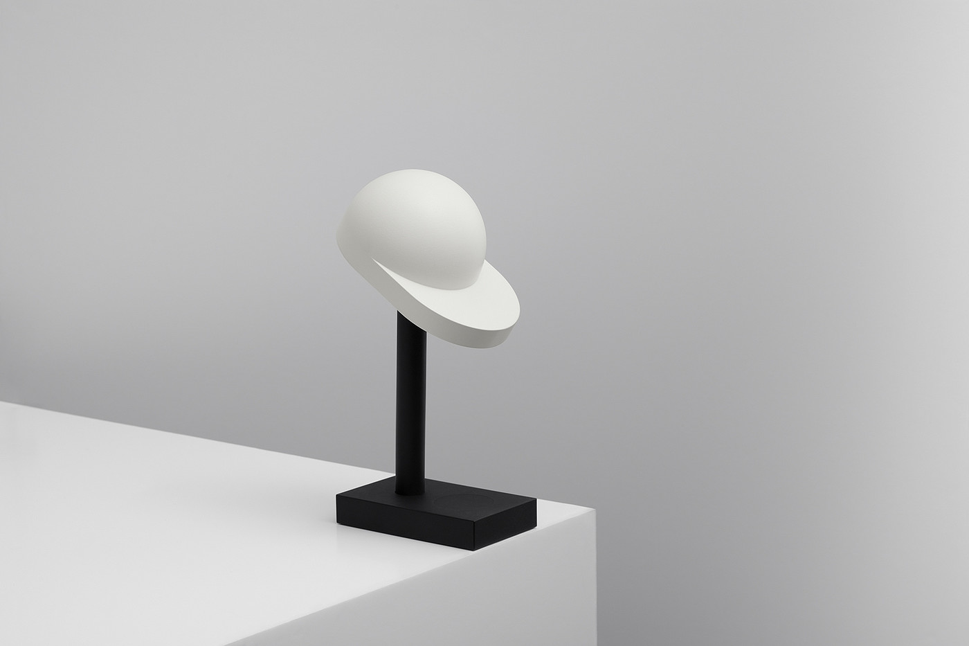 YUUE Design Studio，product design，Cappy，Interactive table lamp，Geometric primitives，Wireless charging，