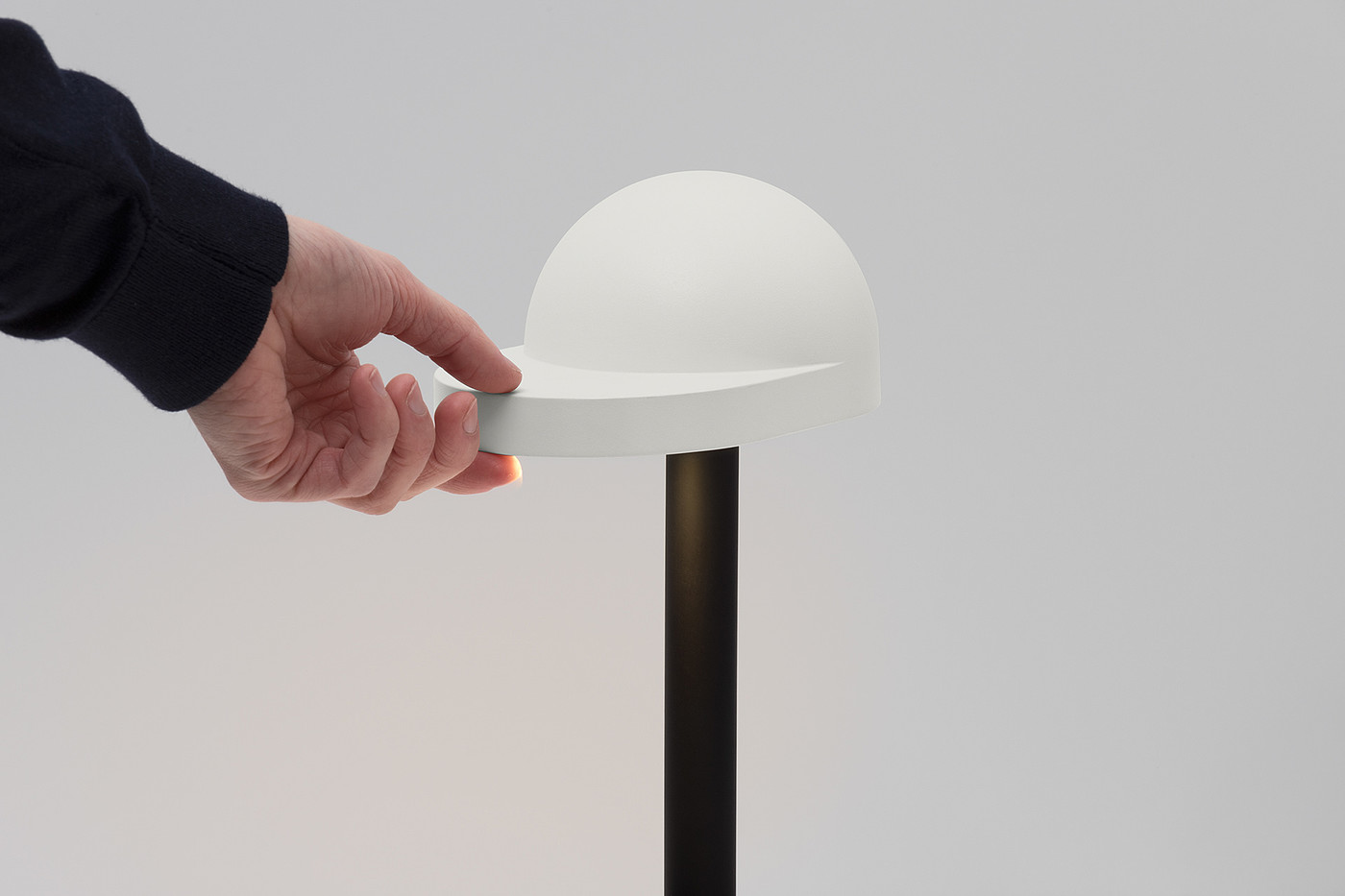 YUUE Design Studio，product design，Cappy，Interactive table lamp，Geometric primitives，Wireless charging，