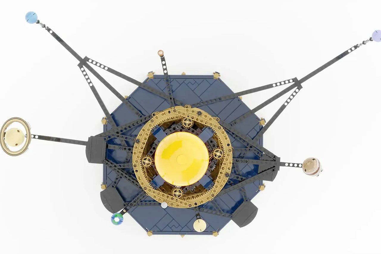 Chris Orchard & Bren，Mechanical Lego Solar System，99.8% accuracy，Product color household registration，Electrification model，