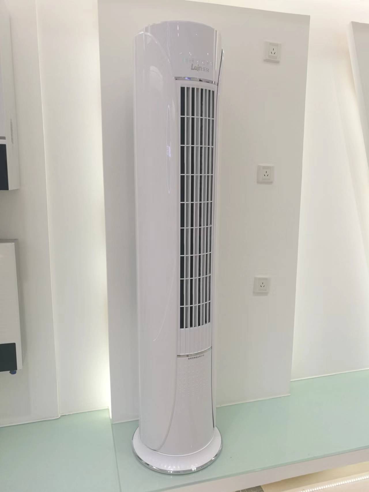Column air conditioner，