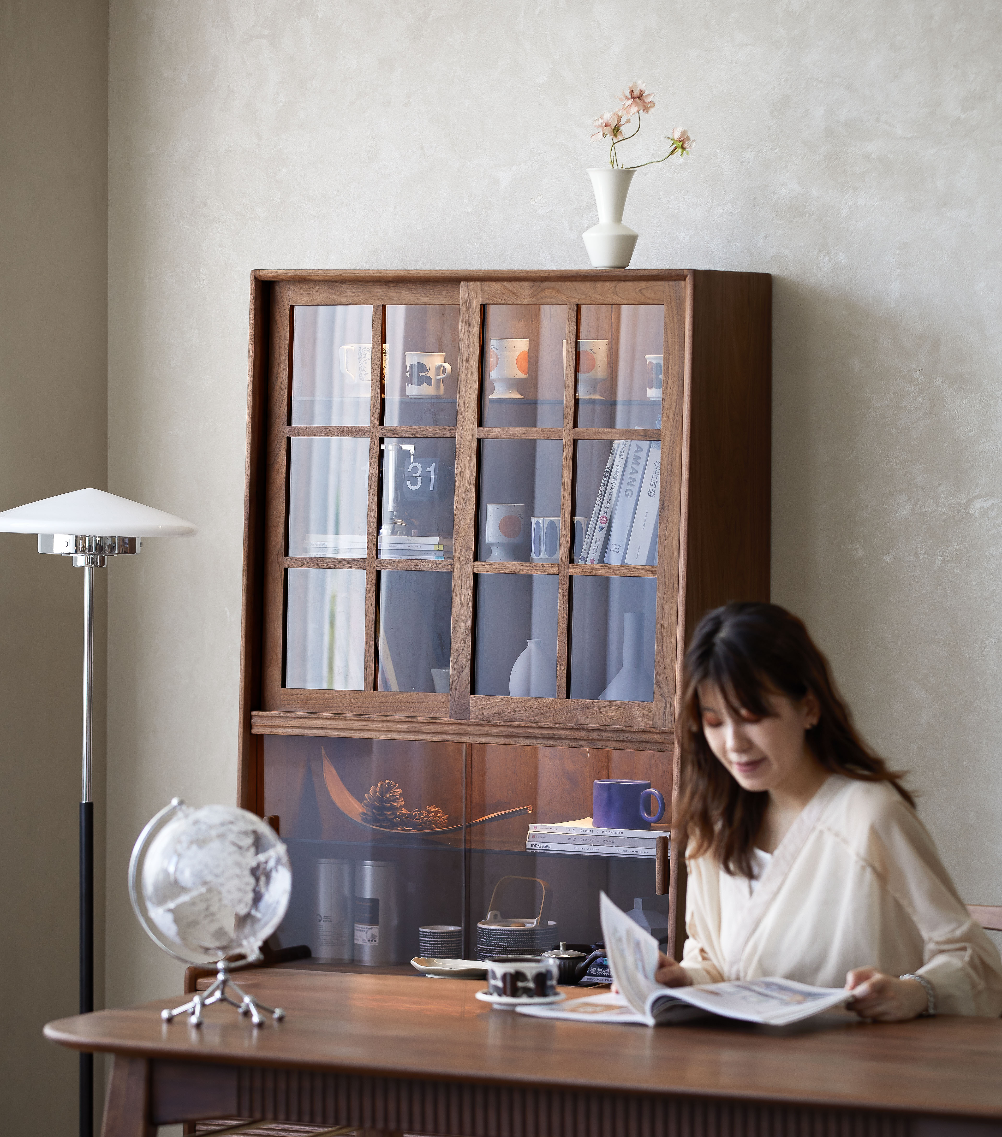 North American black walnut，Bookcase，furniture design ，