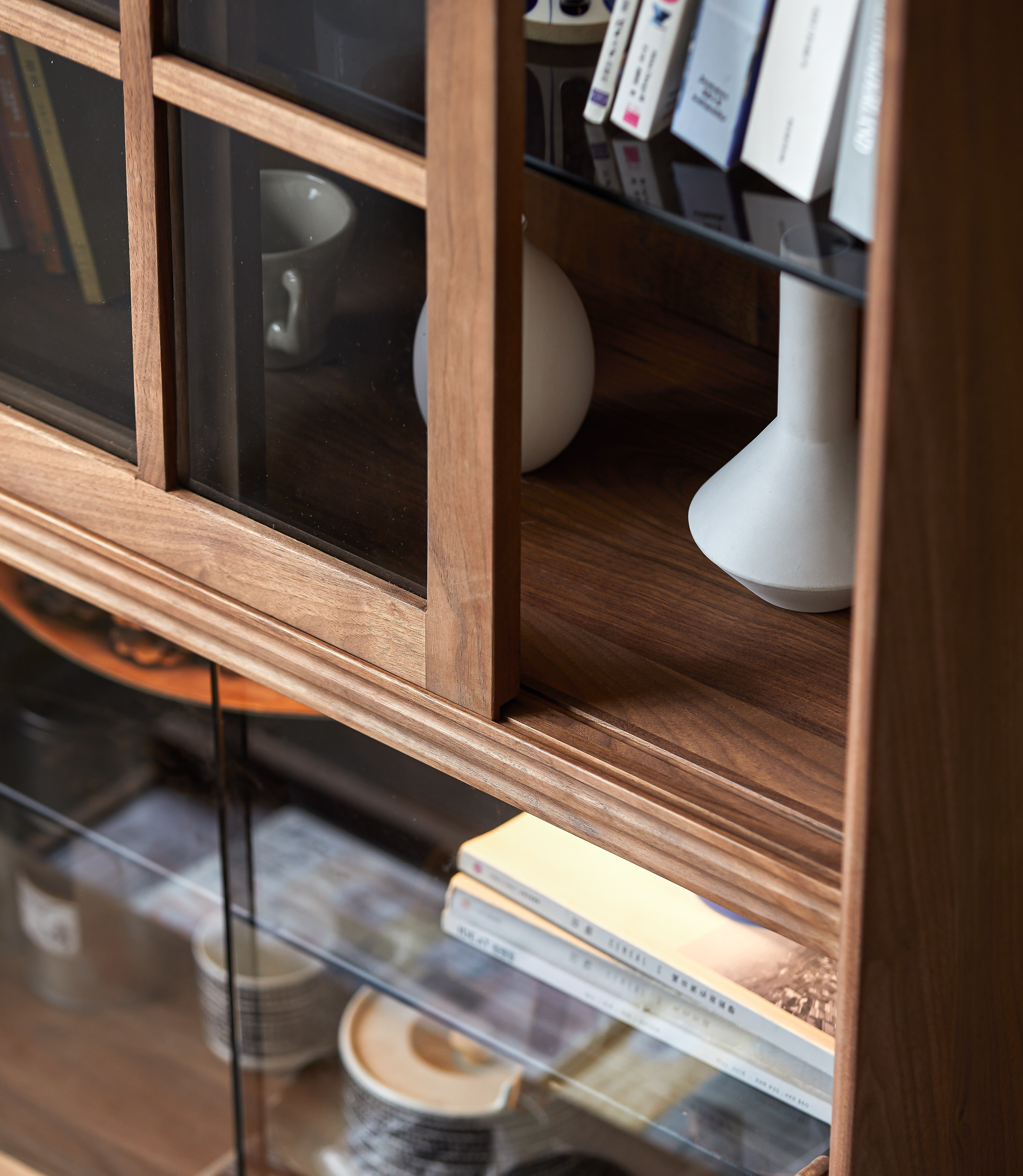 North American black walnut，Bookcase，furniture design ，