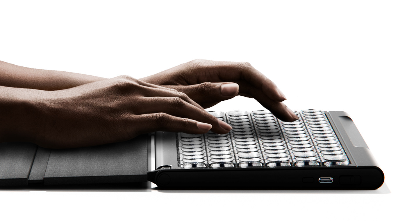 HYUNGWOO SEO，HUE palm rest keyboard，product design，Ergonomics，Patients with carpal tunnel syndrome，3-5 degree angle，