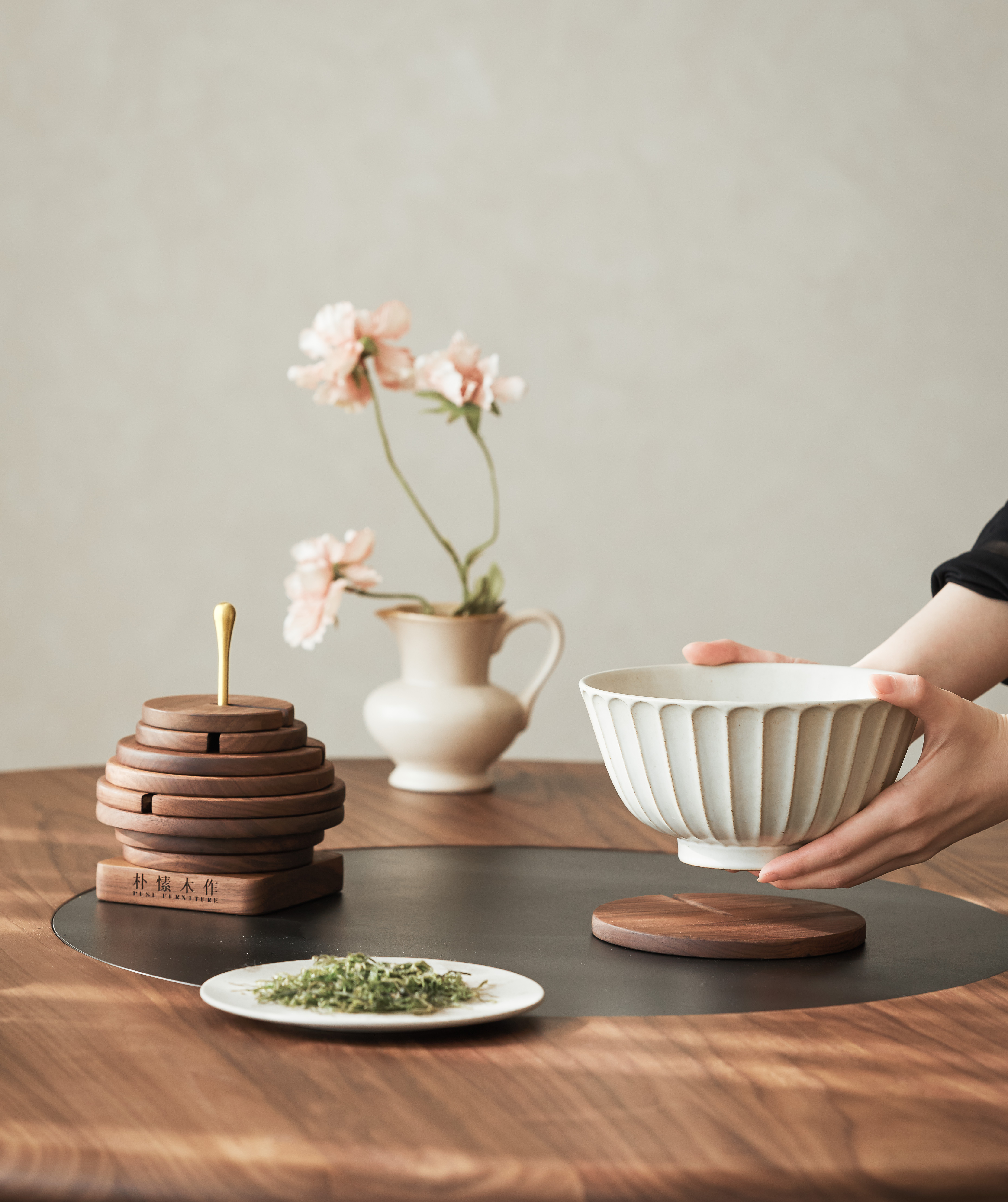 Furniture designer Ren Mengying，