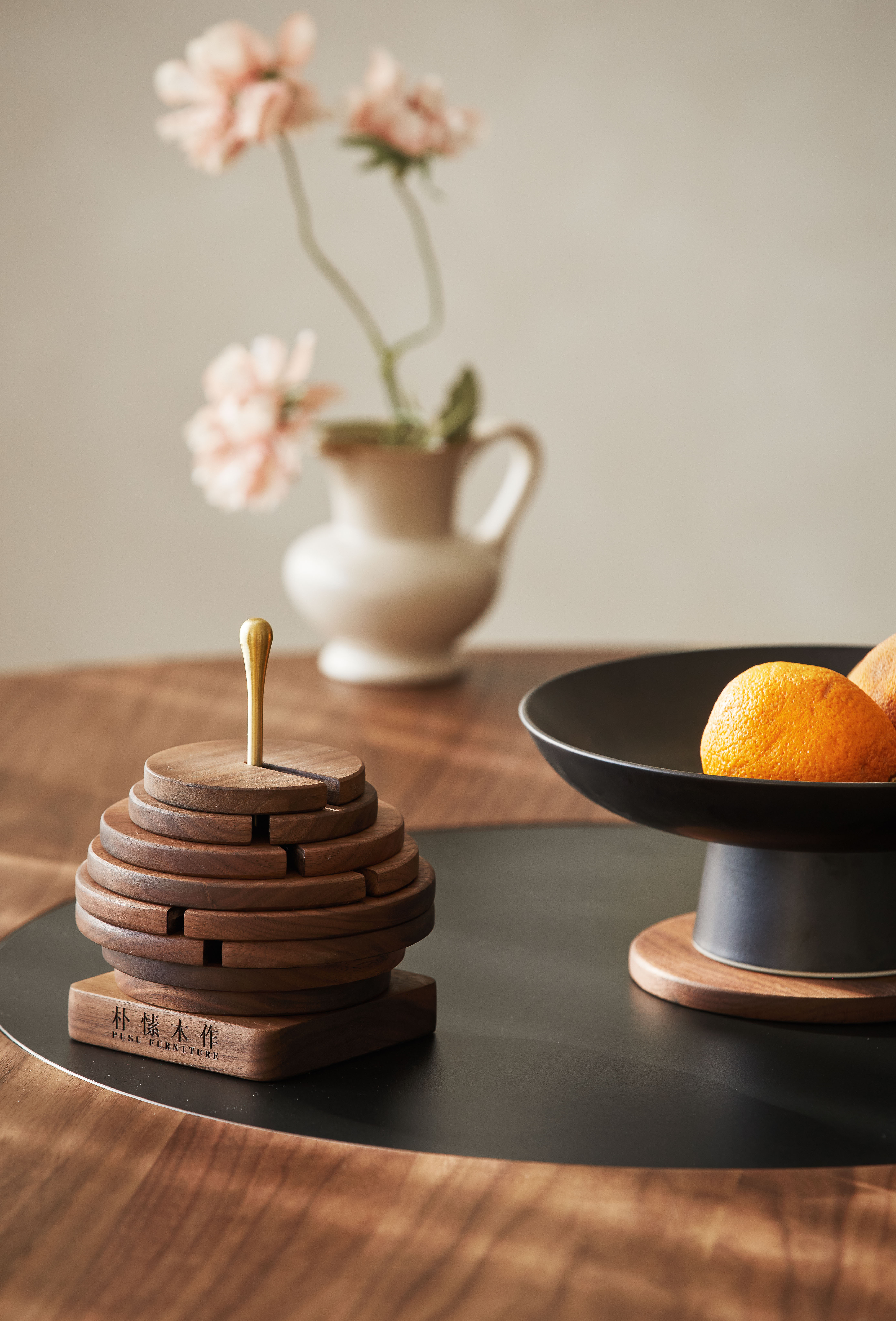 Furniture designer Ren Mengying，