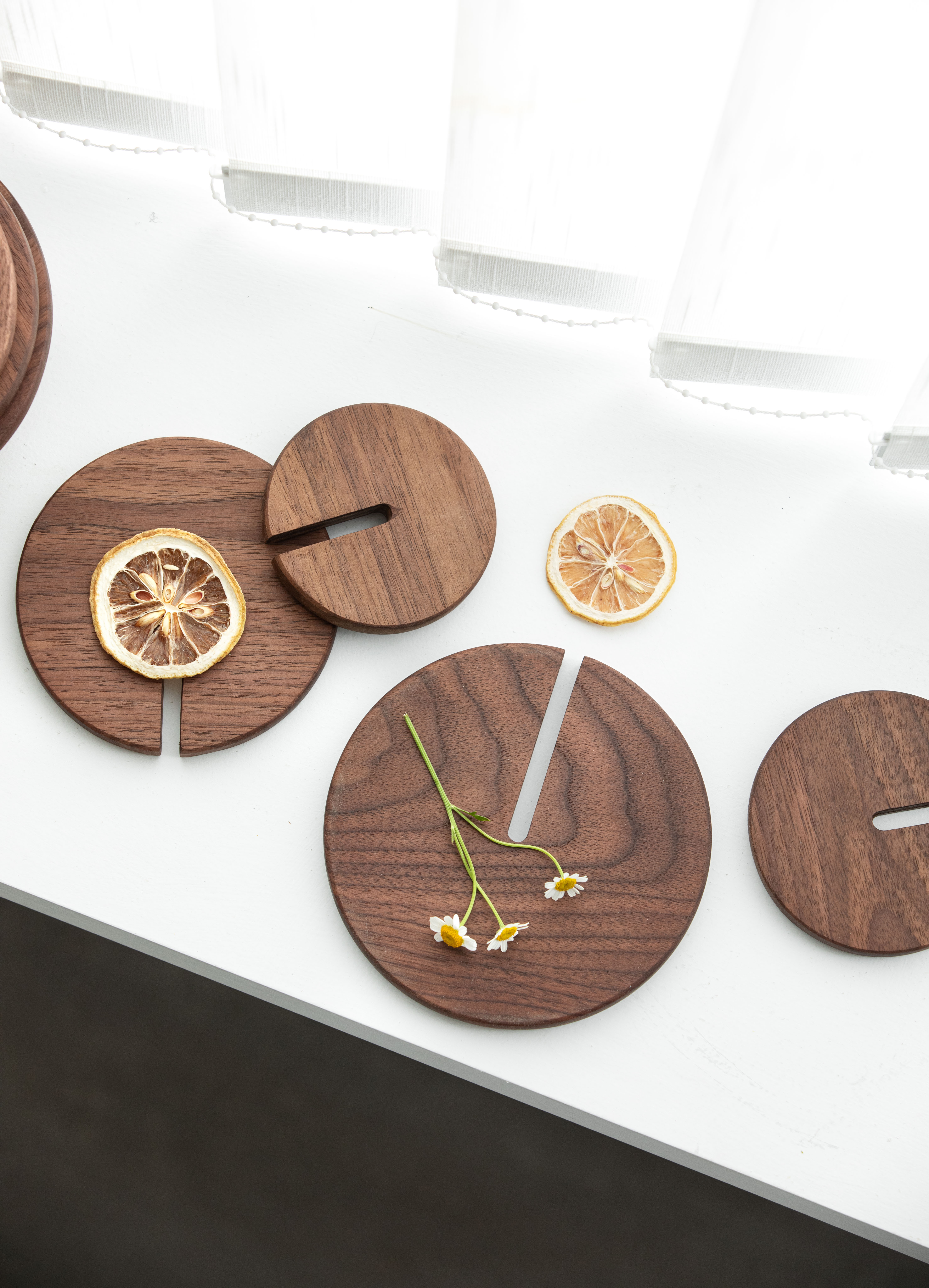 Furniture designer Ren Mengying，