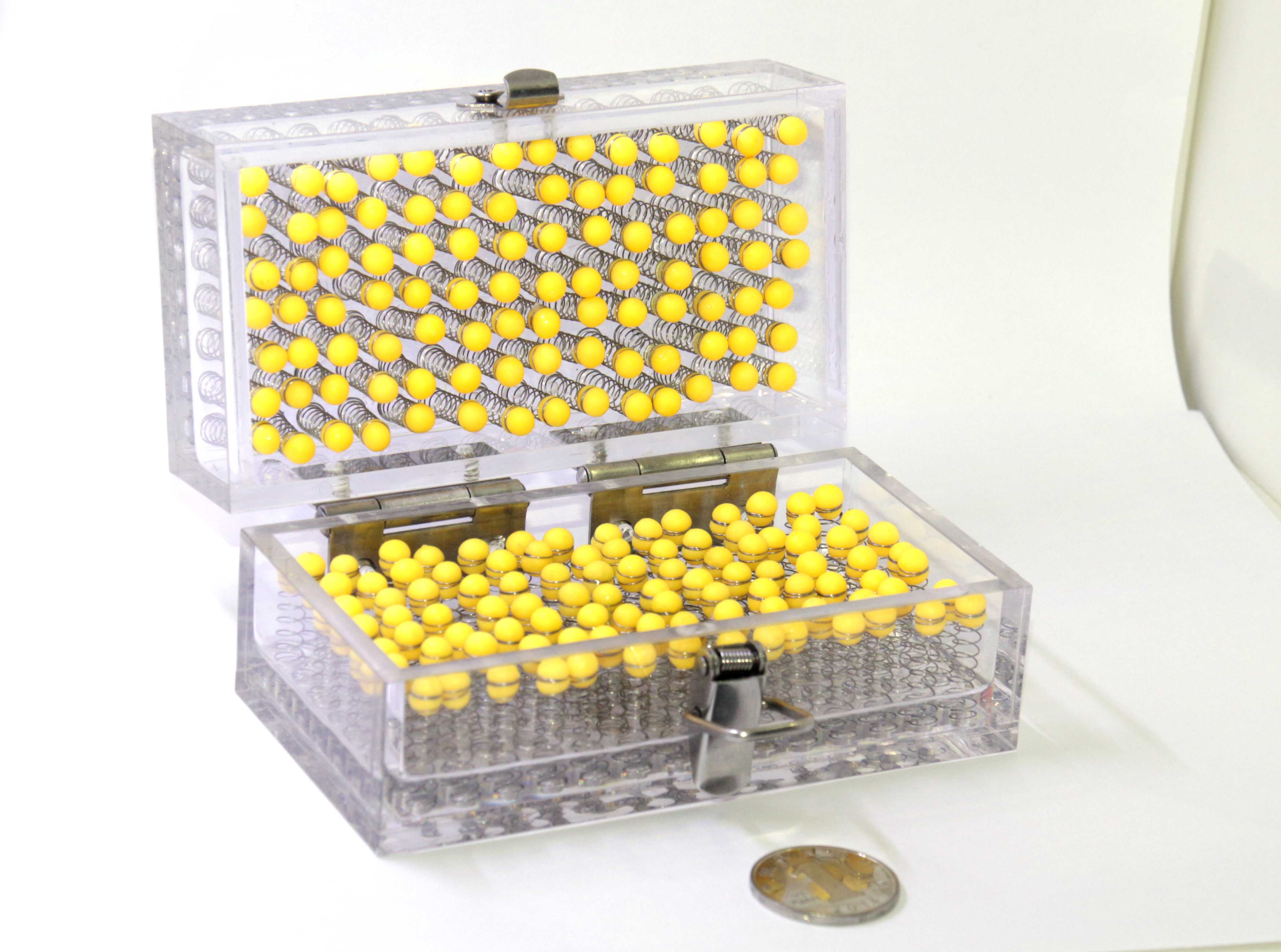 Shockproof storage and transportation container，