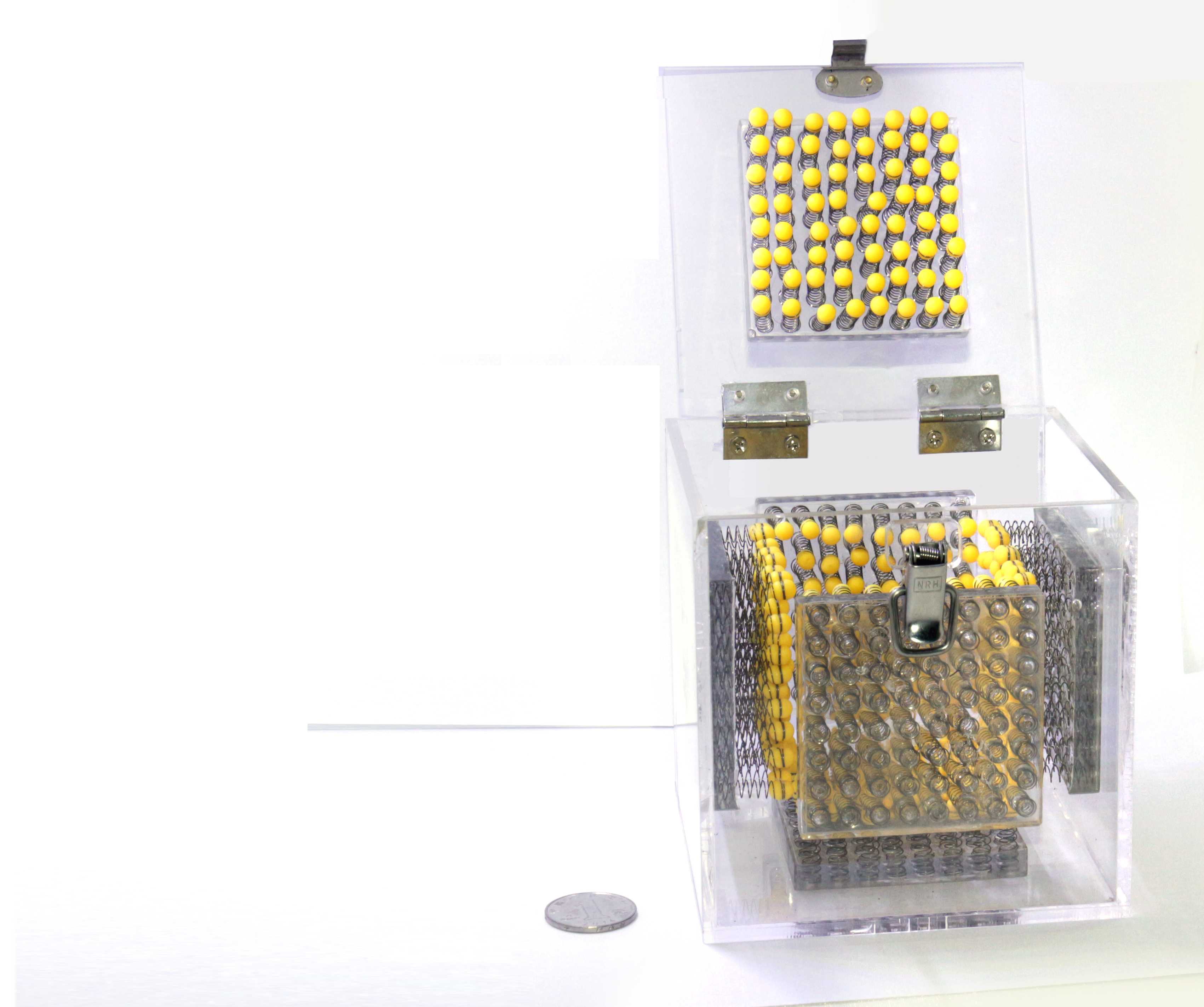 Shockproof storage and transportation container，