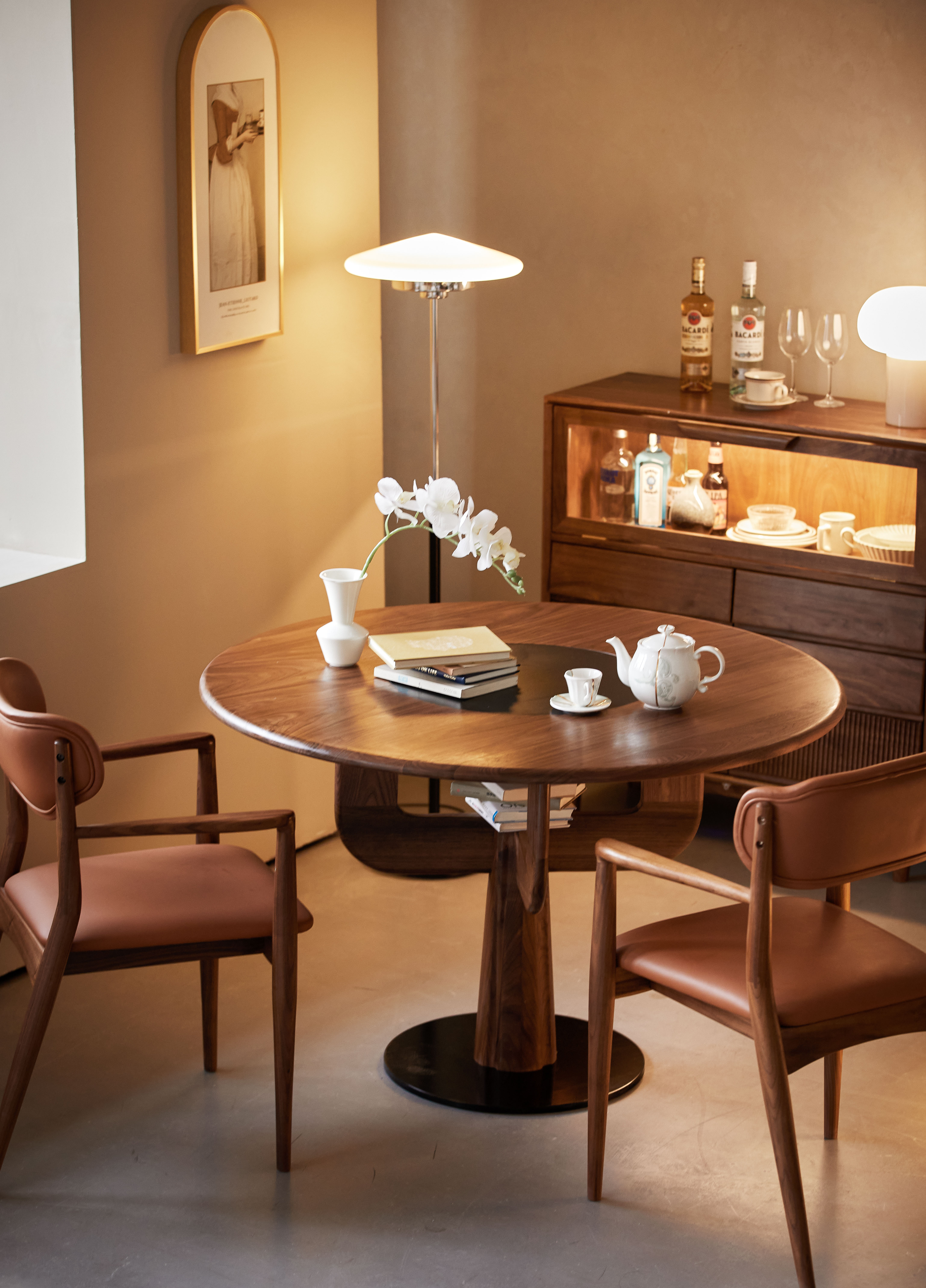 round table，Solid wood furniture，Home design，North American black walnut，Restaurant decoration，