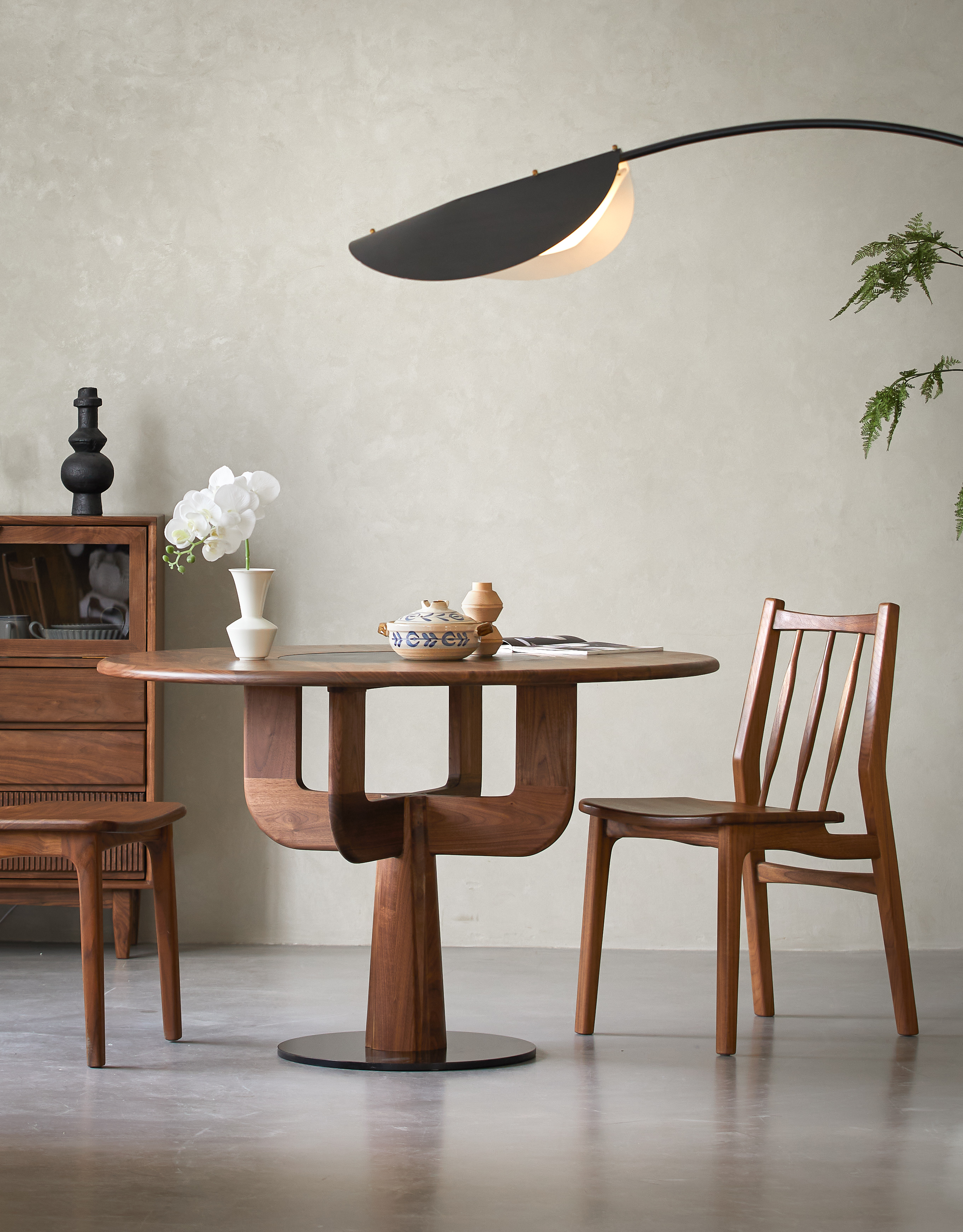 round table，Solid wood furniture，Home design，North American black walnut，Restaurant decoration，